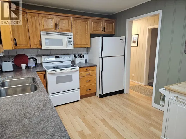 301 5TH STREET NORTHWEST, Nakusp 3