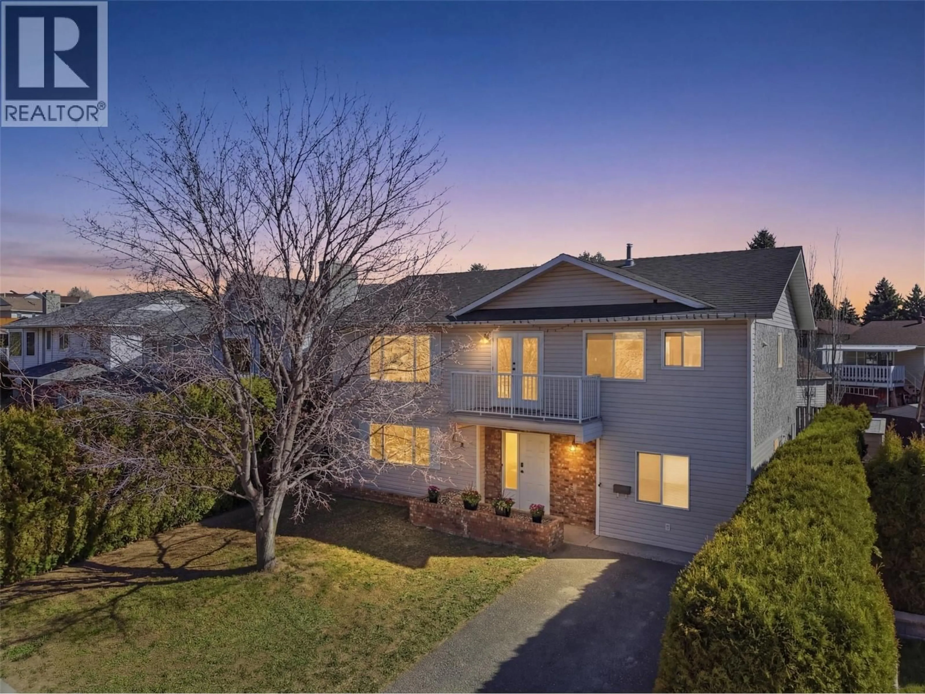 A pic from outside/outdoor area/front of a property/back of a property/a pic from drone, street for 420 SENTINEL COURT, Kamloops British Columbia V2E2G6