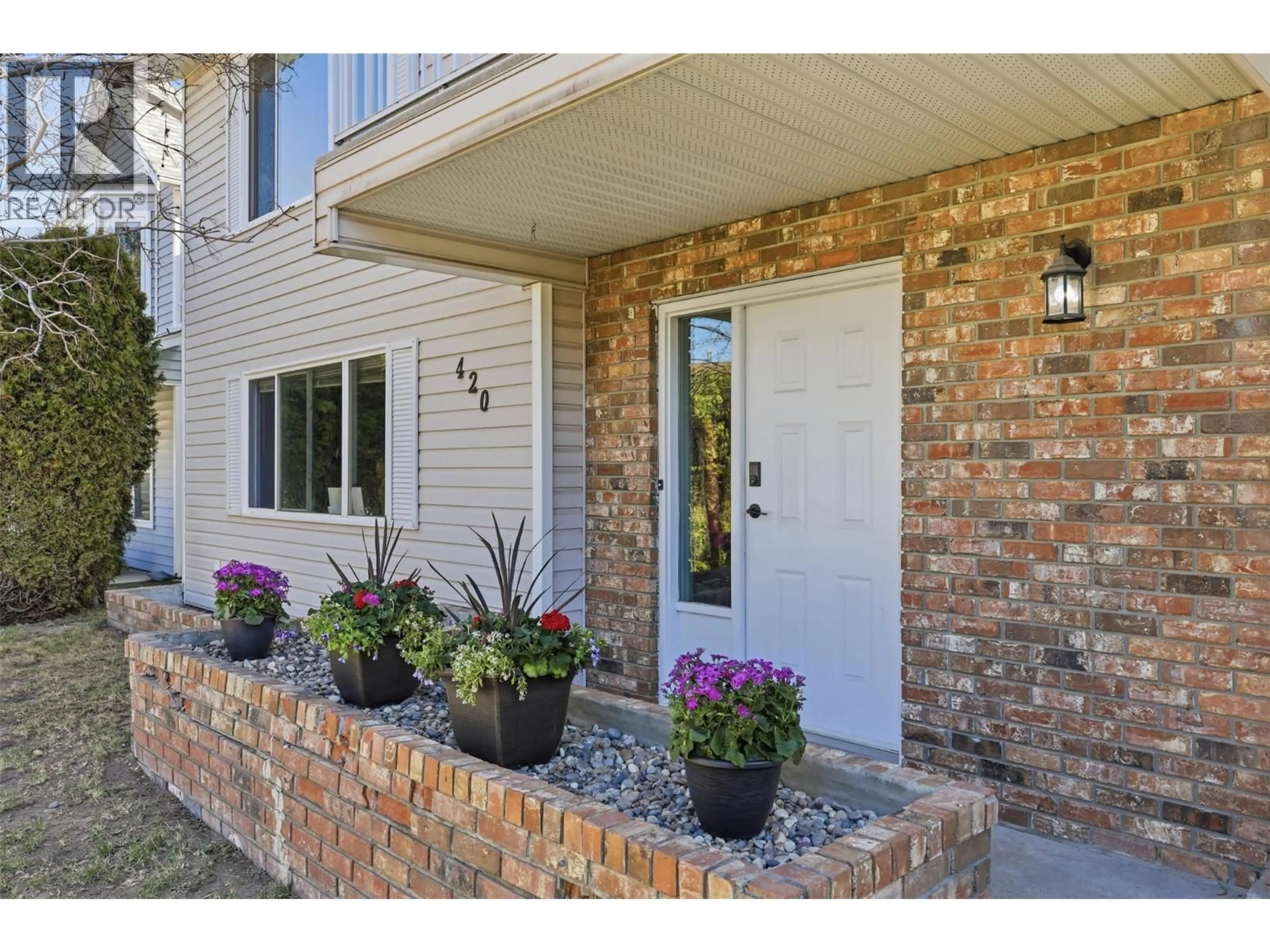Indoor entryway for 420 SENTINEL COURT, Kamloops British Columbia V2E2G6