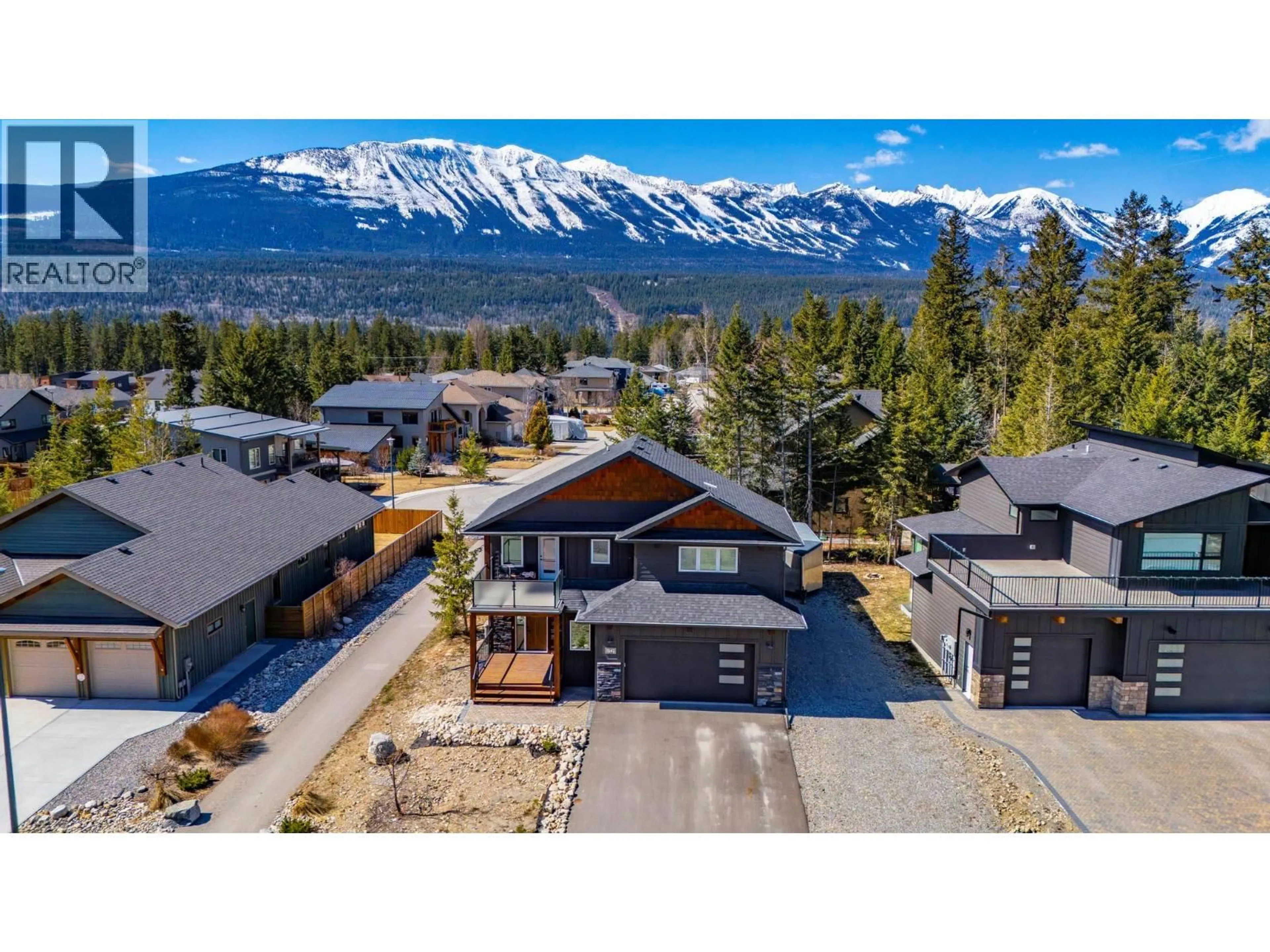 A pic from outside/outdoor area/front of a property/back of a property/a pic from drone, mountain view for 1542 CEDAR STREET, Golden British Columbia V0A1H6