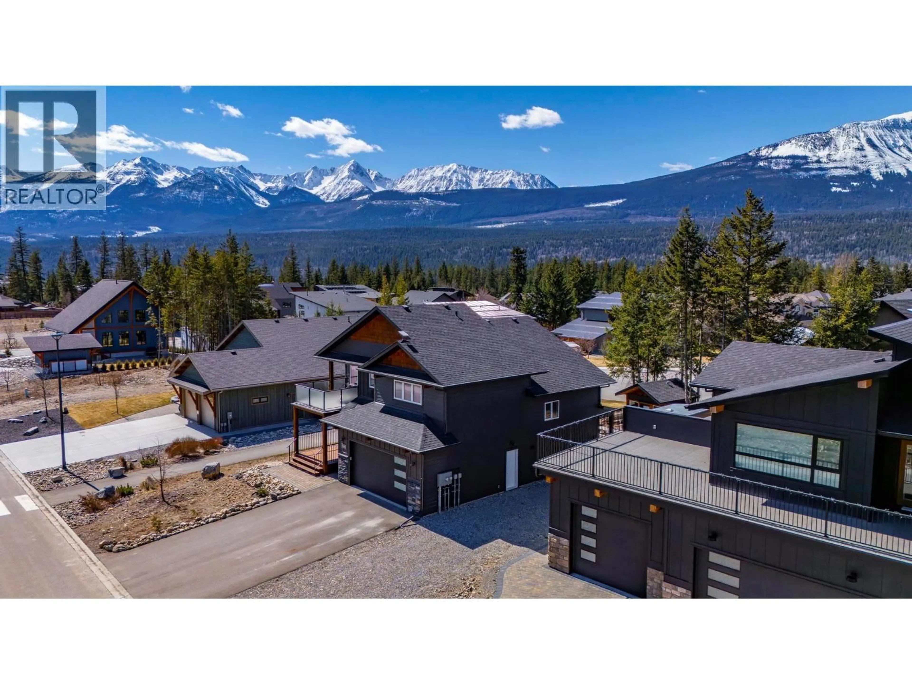 A pic from outside/outdoor area/front of a property/back of a property/a pic from drone, mountain view for 1542 CEDAR STREET, Golden British Columbia V0A1H6