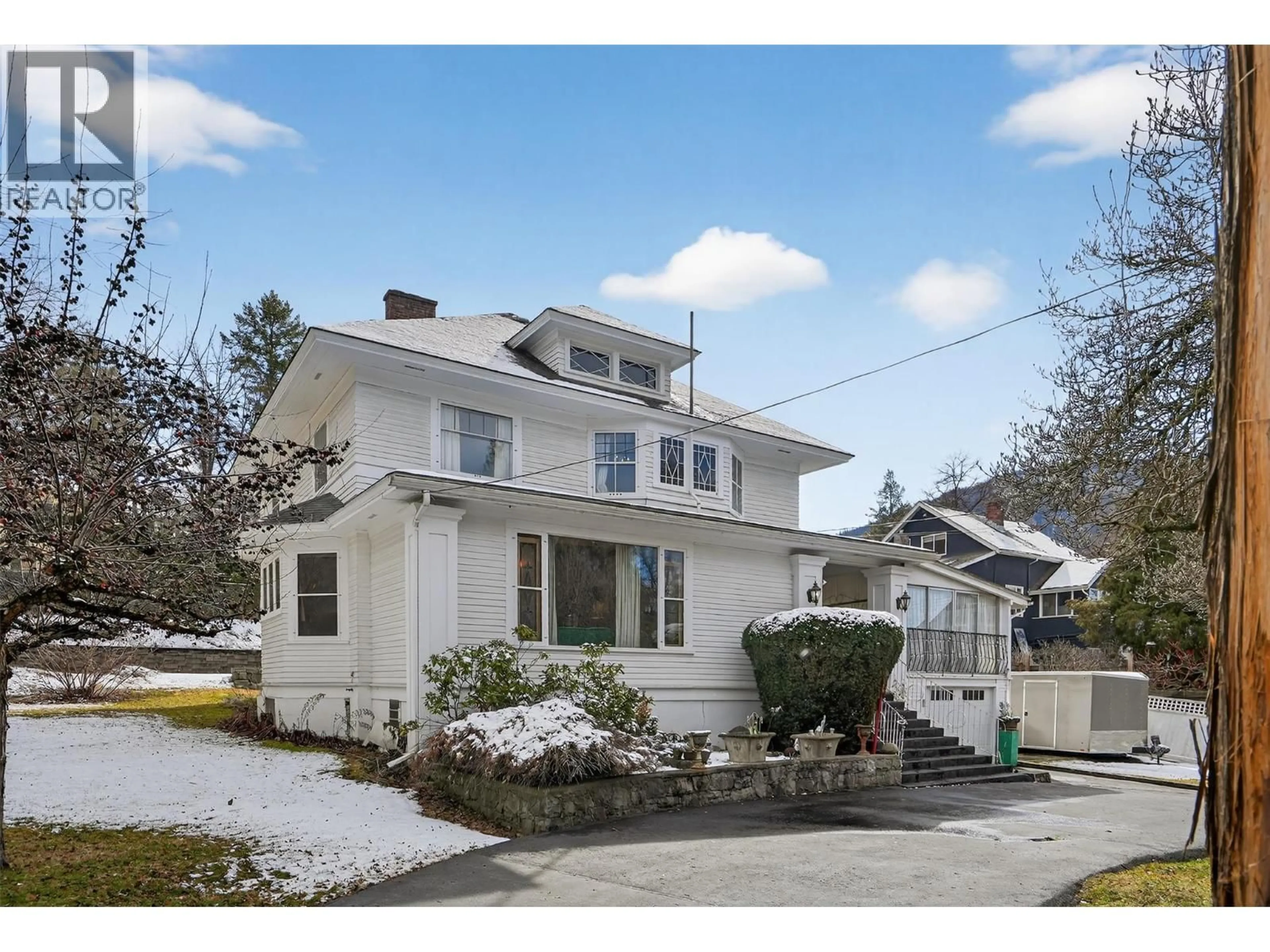 Home with vinyl exterior material, street for 312 LATIMER STREET, Nelson British Columbia V1L4T6