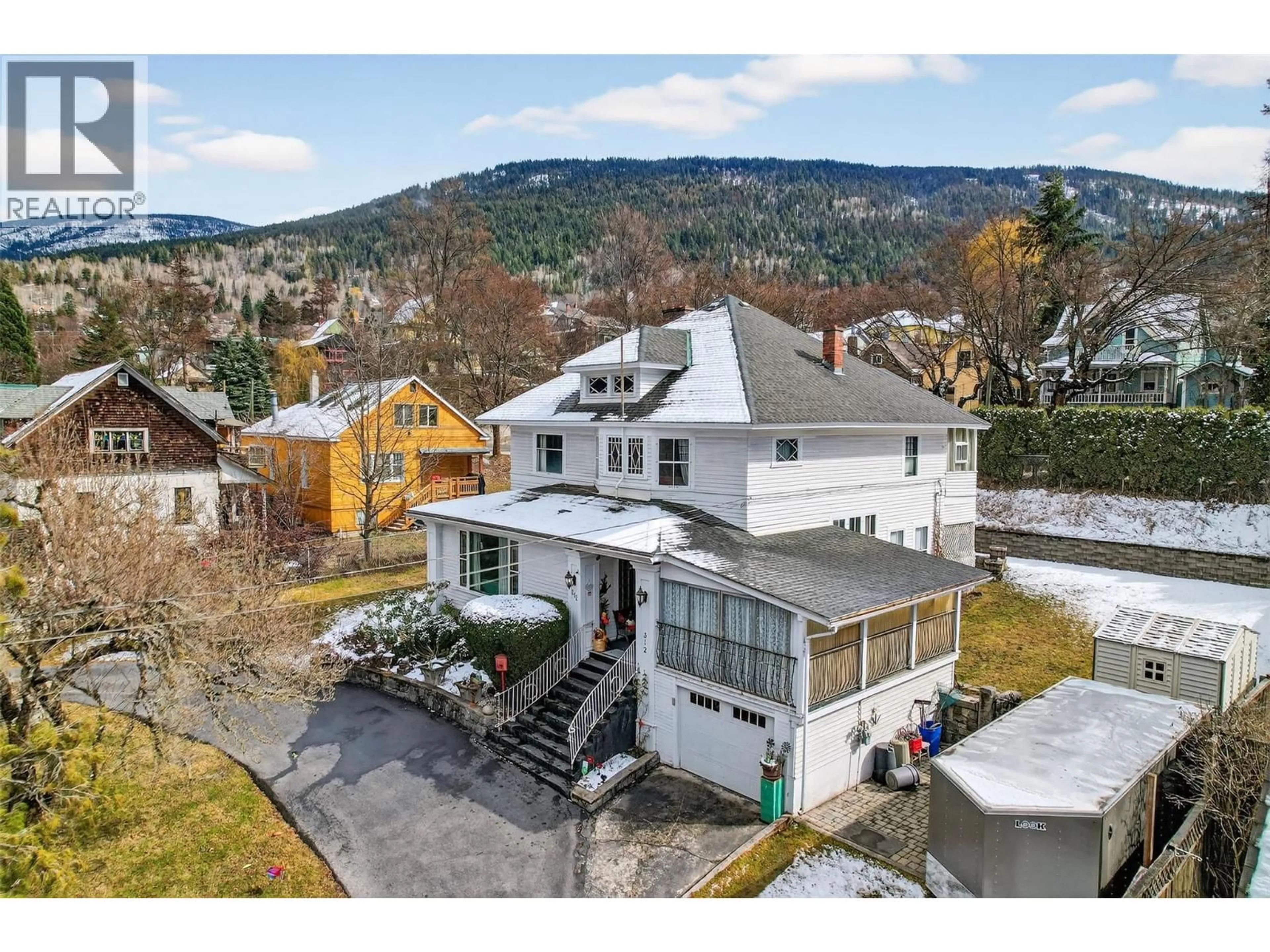 A pic from outside/outdoor area/front of a property/back of a property/a pic from drone, mountain view for 312 LATIMER STREET, Nelson British Columbia V1L4T6