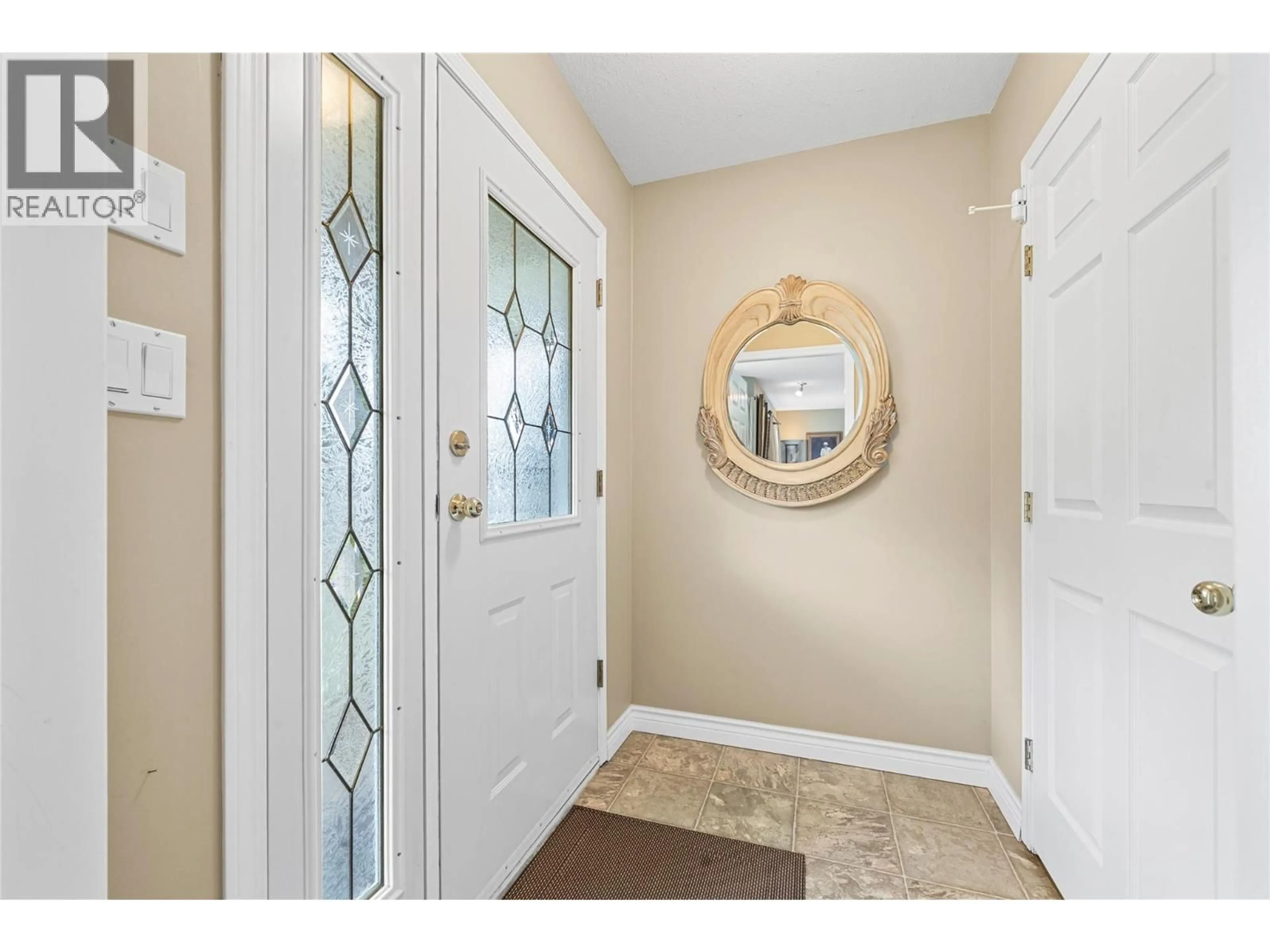 Indoor entryway for 2524 PARKDALE PLACE, Blind Bay British Columbia V0E1H1