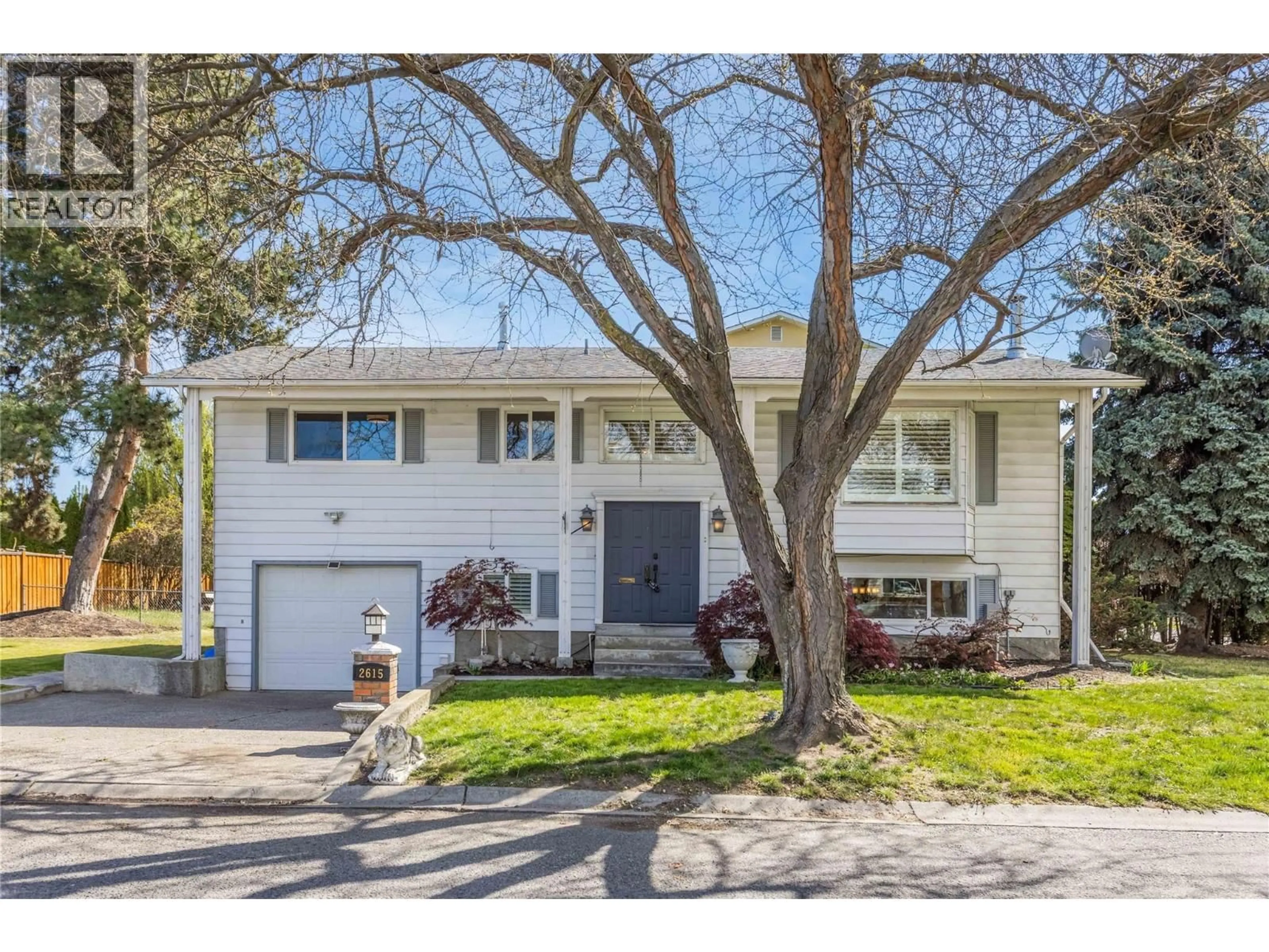 Home with vinyl exterior material, street for 2615 GRENFELL ROAD, Kelowna British Columbia V1Y3C9