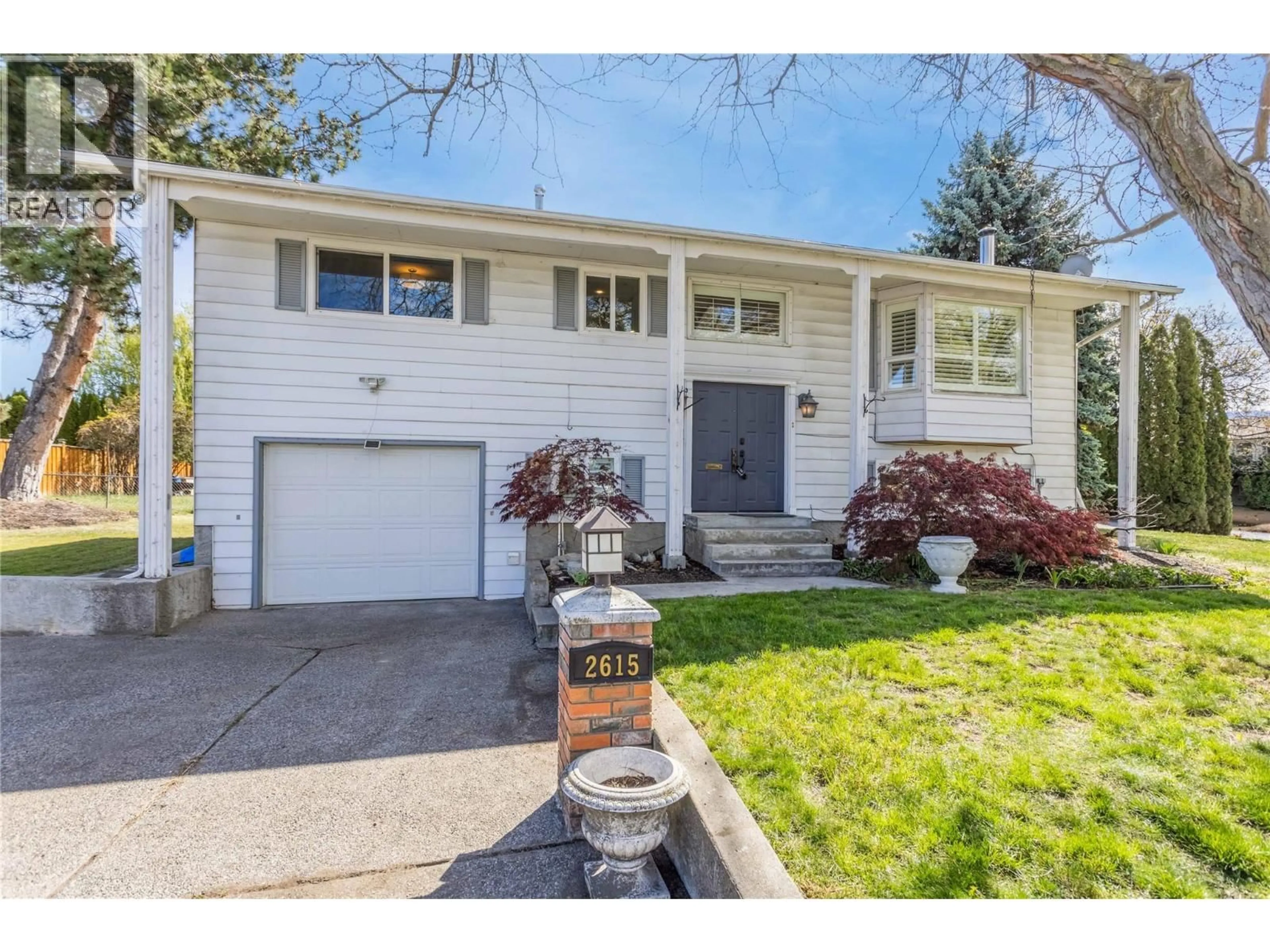 Home with vinyl exterior material, street for 2615 GRENFELL ROAD, Kelowna British Columbia V1Y3C9
