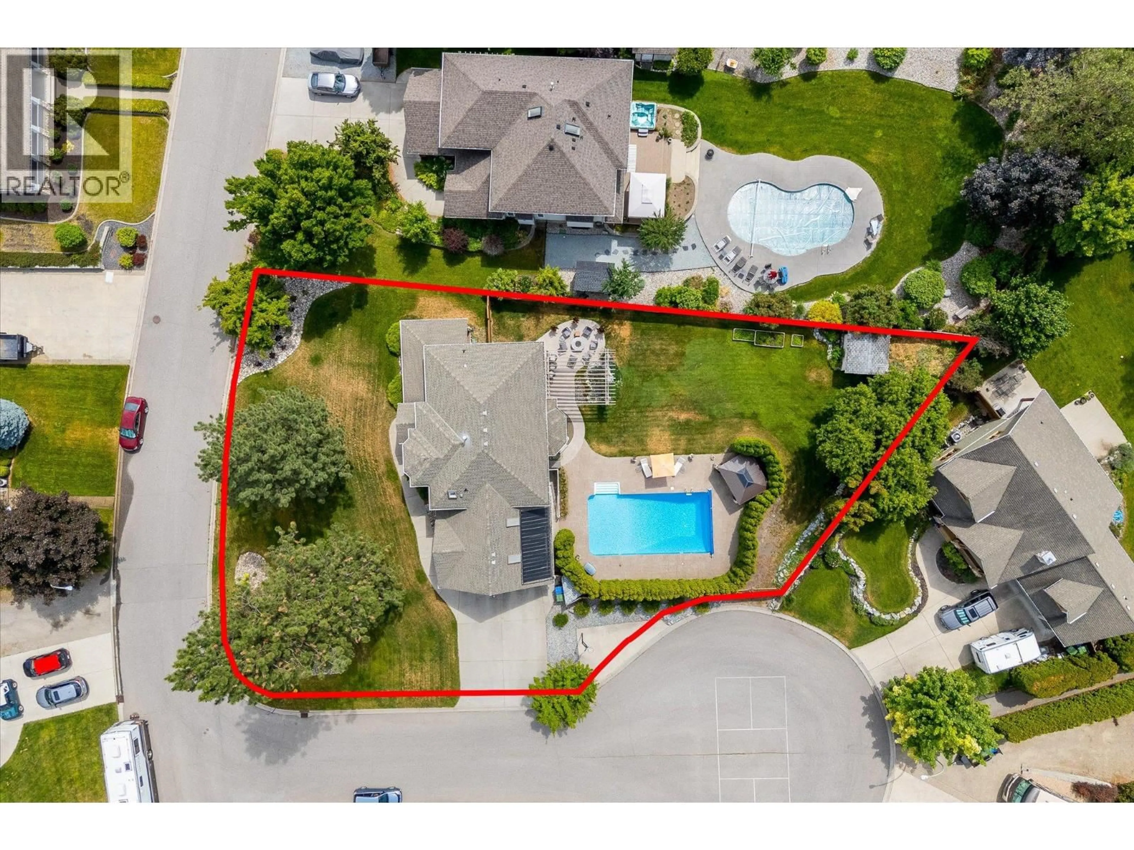A pic from outside/outdoor area/front of a property/back of a property/a pic from drone, street for 3925 FLOWER COURT, Kelowna British Columbia V1W4W2