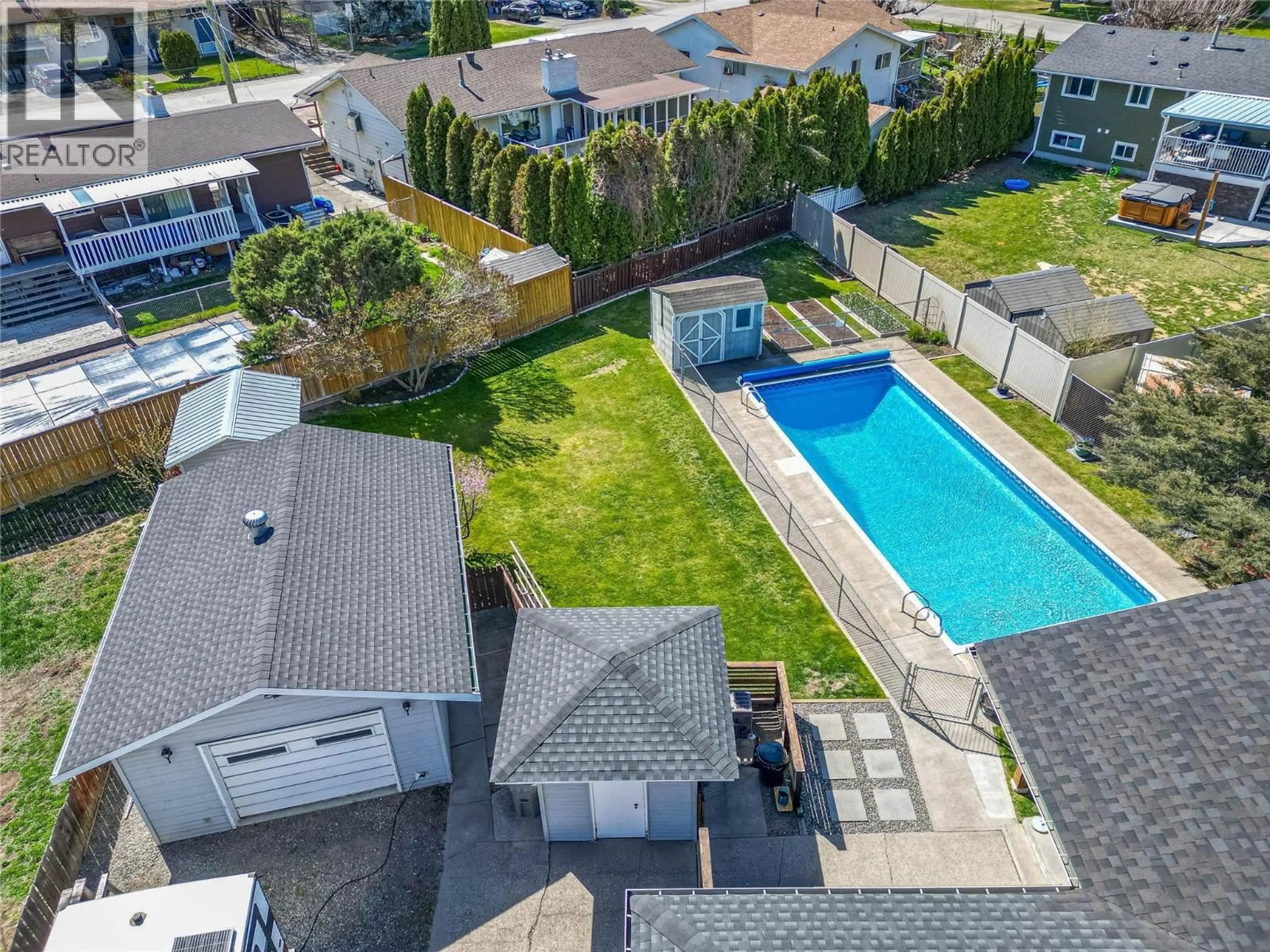 A pic from outside/outdoor area/front of a property/back of a property/a pic from drone, street for 146 CURLEW PLACE, Kamloops British Columbia V2C4J1