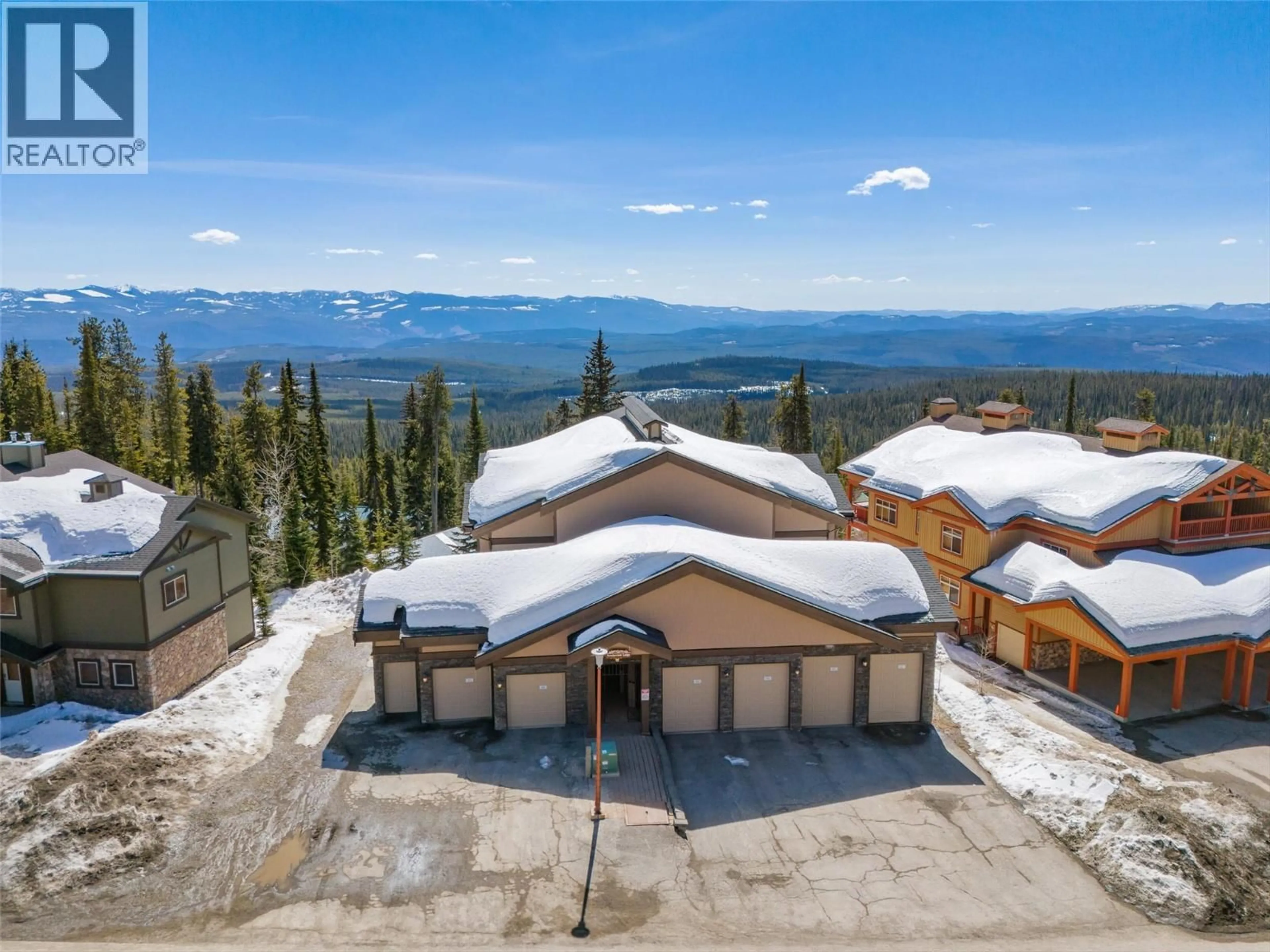 A pic from outside/outdoor area/front of a property/back of a property/a pic from drone, mountain view for 2 - 5895 SNOW PINES WAY, Big White British Columbia V1P1T4