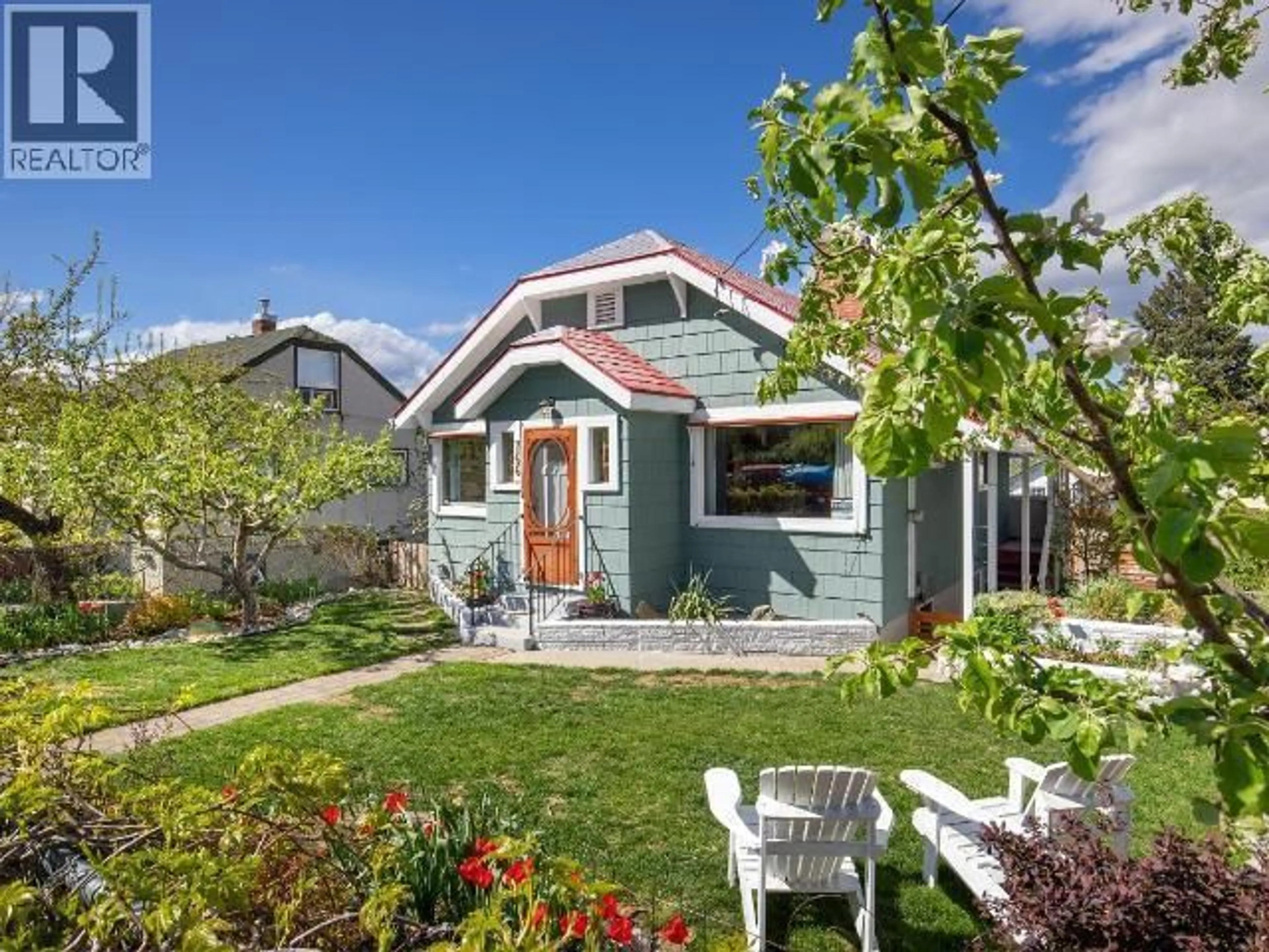 Home with vinyl exterior material, street for 766 DOMINION STREET, Kamloops British Columbia V2C2X9