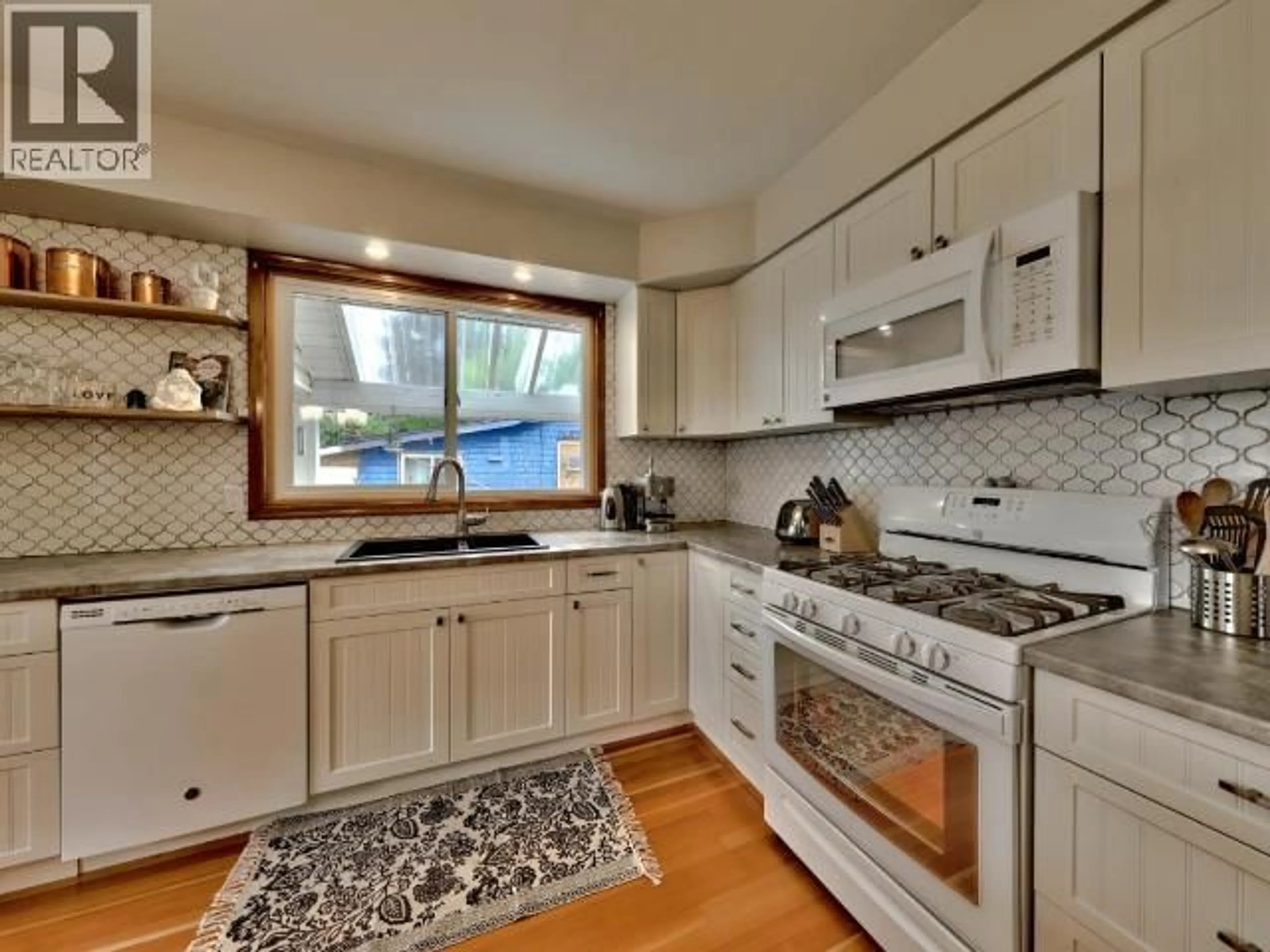 Open concept kitchen, unknown for 766 DOMINION STREET, Kamloops British Columbia V2C2X9