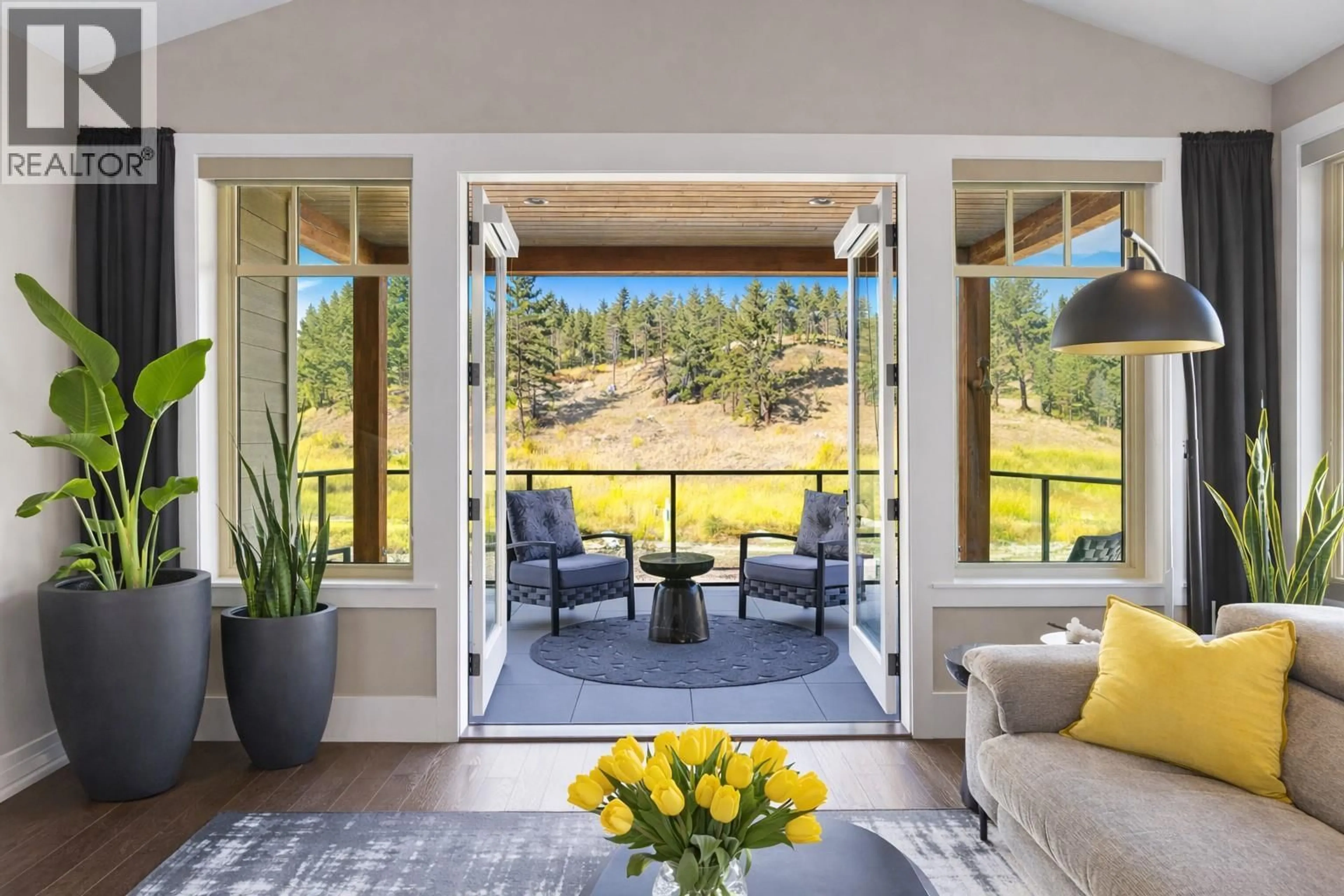 Indoor entryway for 221 - 4000 REDSTONE CRESCENT, Peachland British Columbia V0H1X5