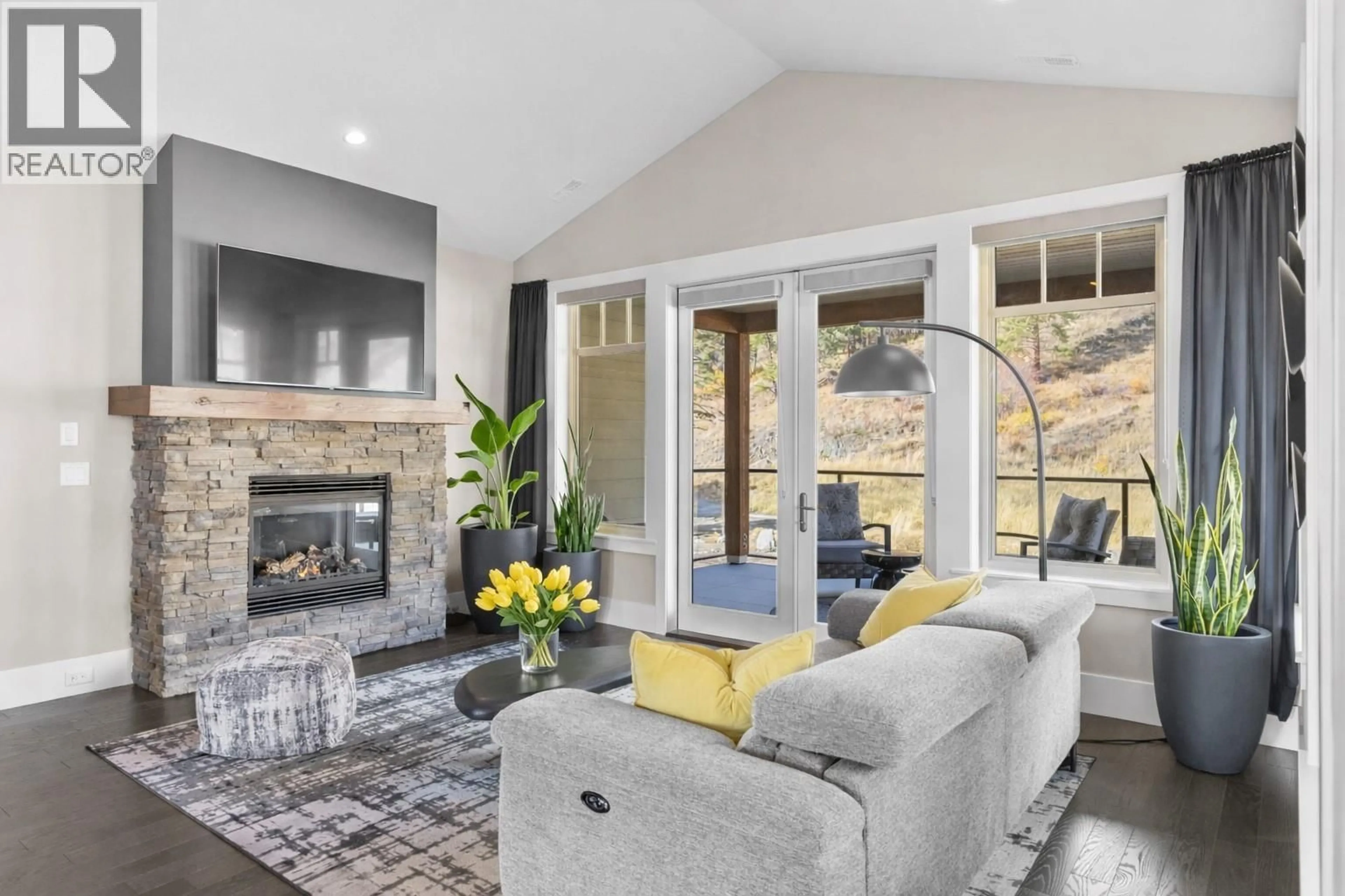 Living room with furniture, unknown for 221 - 4000 REDSTONE CRESCENT, Peachland British Columbia V0H1X5