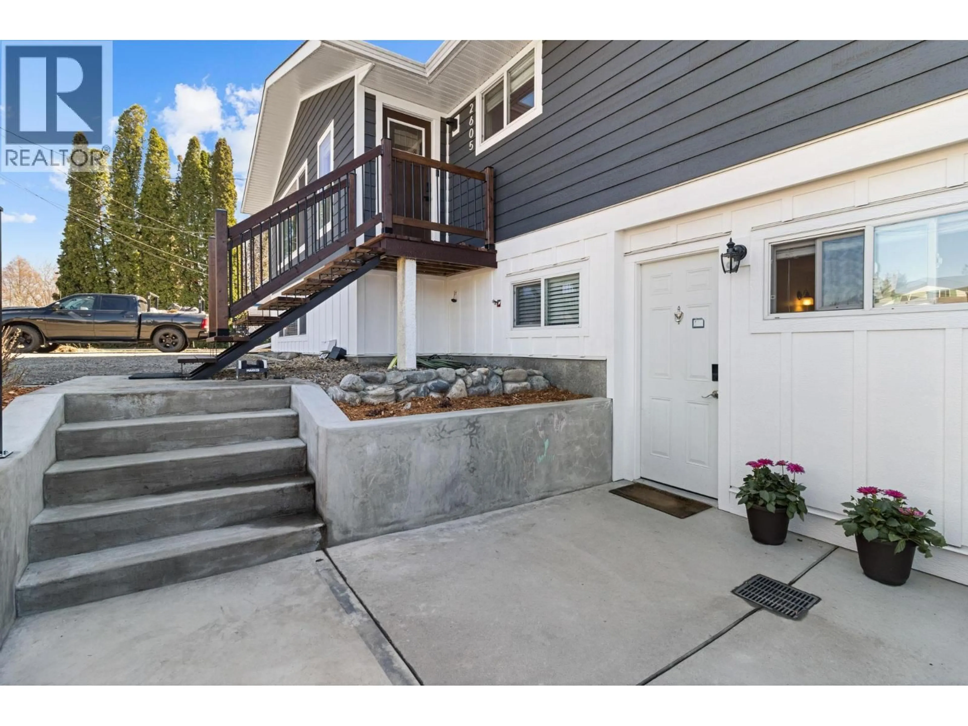 Indoor entryway for 2605 SPRINGFIELD ROAD, Kelowna British Columbia V1X1B9