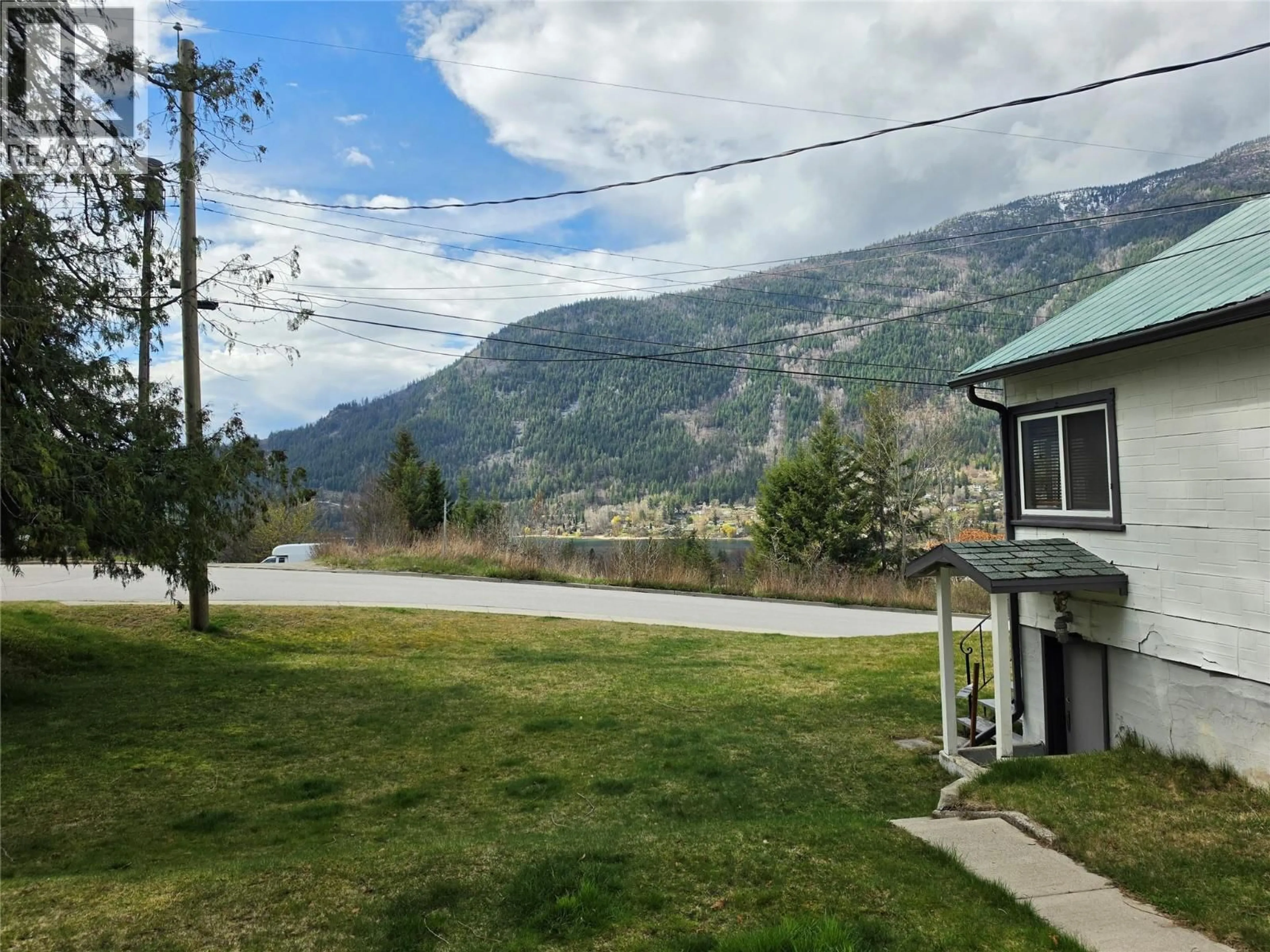 A pic from outside/outdoor area/front of a property/back of a property/a pic from drone, mountain view for 804 EIGHTH STREET, Nelson British Columbia V1L3B1