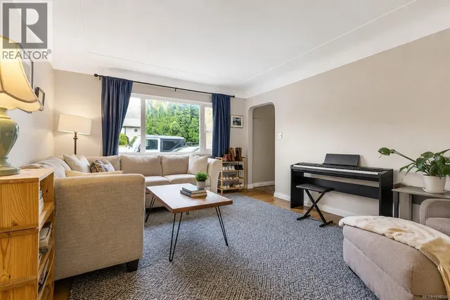 1736 CEDAR HILL CROSS ROAD, Saanich 5