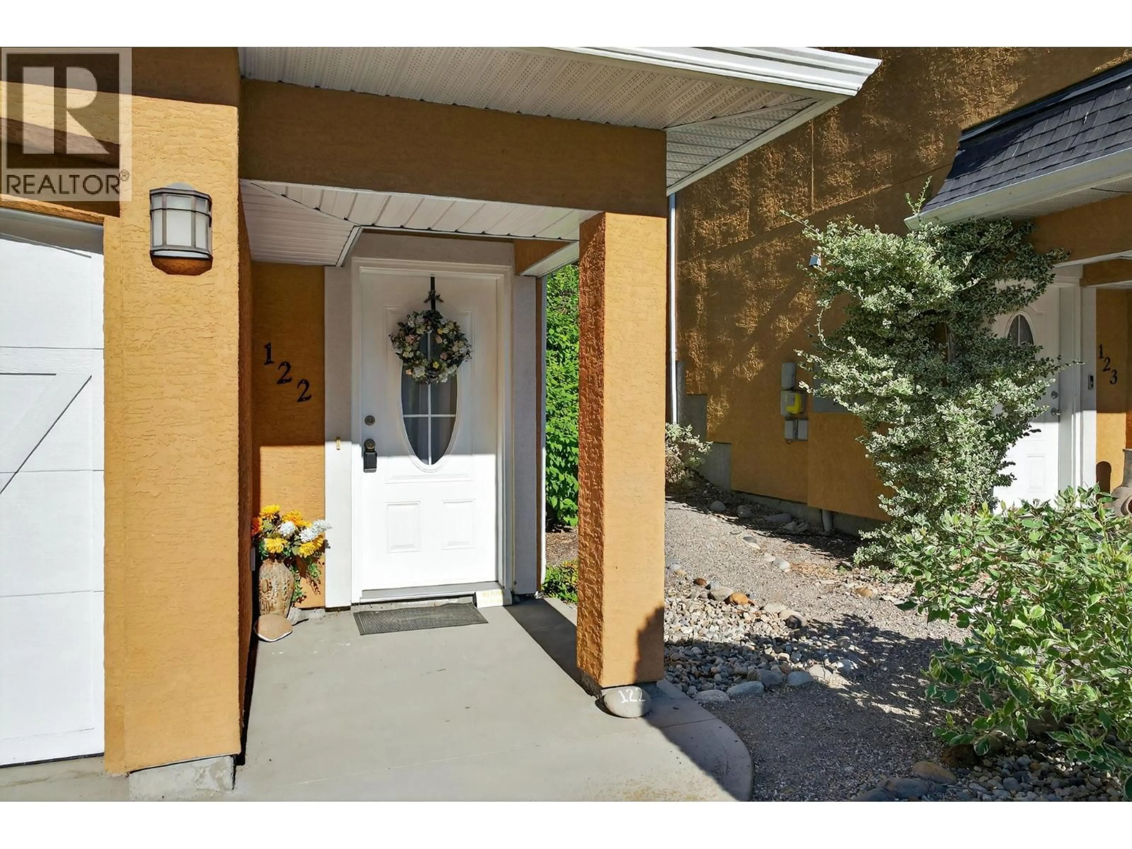 Indoor entryway for 122 - 456 MCPHEE STREET, Kelowna British Columbia V1X8C5