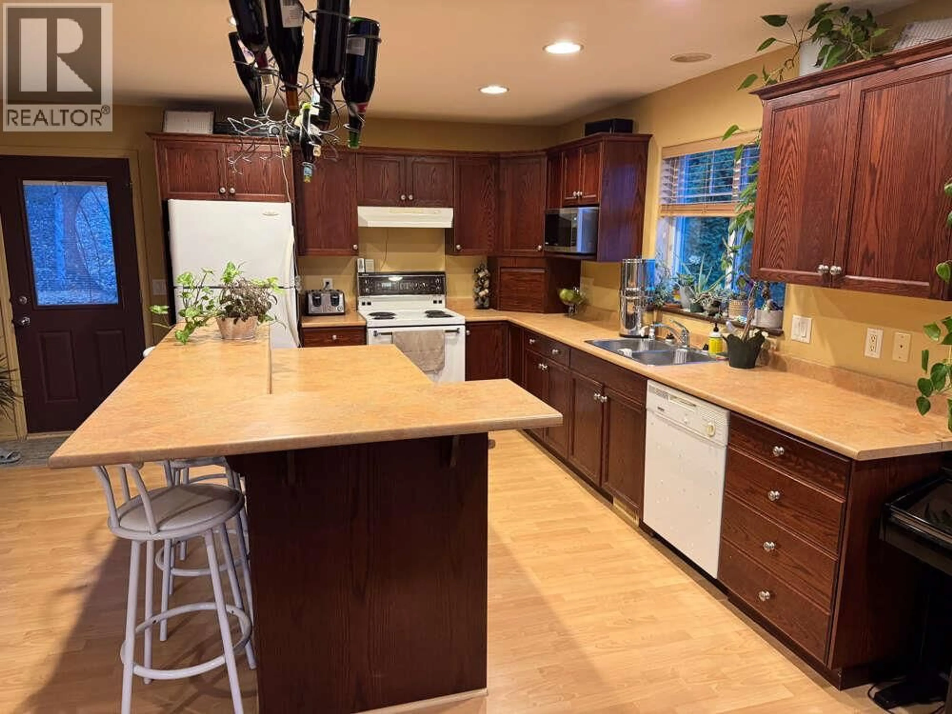 Open concept kitchen, unknown for 2145 CHILCOTIN CRESCENT, Kelowna British Columbia V1V2N9