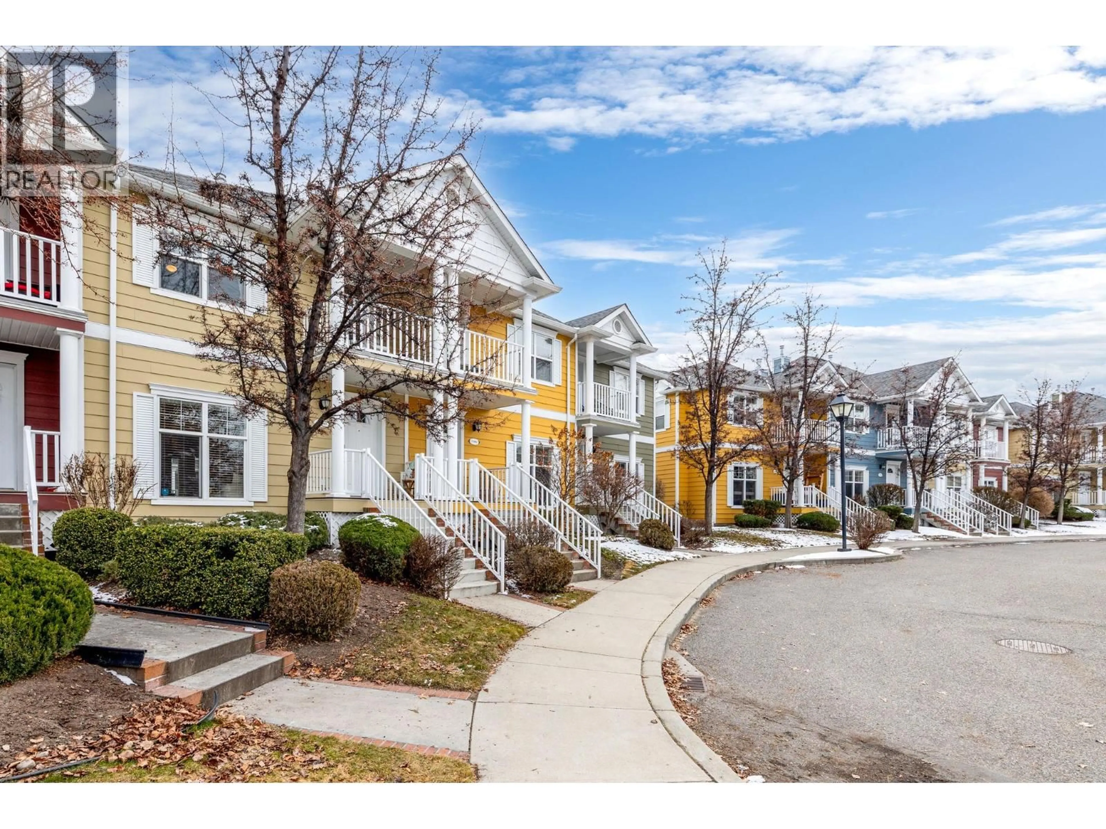 A pic from outside/outdoor area/front of a property/back of a property/a pic from drone, street for 6 - 380 PROVIDENCE AVENUE, Kelowna British Columbia V1W4Z6