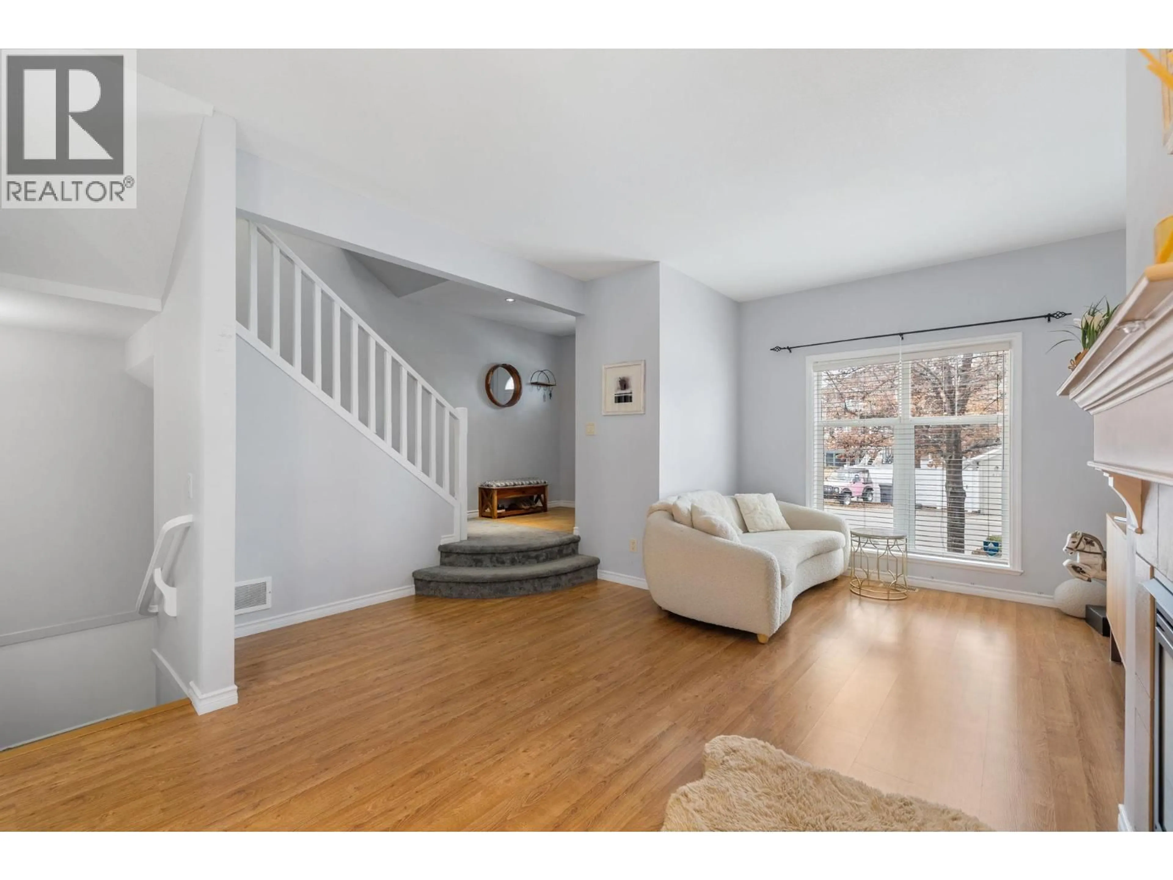 Living room with furniture, unknown for 6 - 380 PROVIDENCE AVENUE, Kelowna British Columbia V1W4Z6