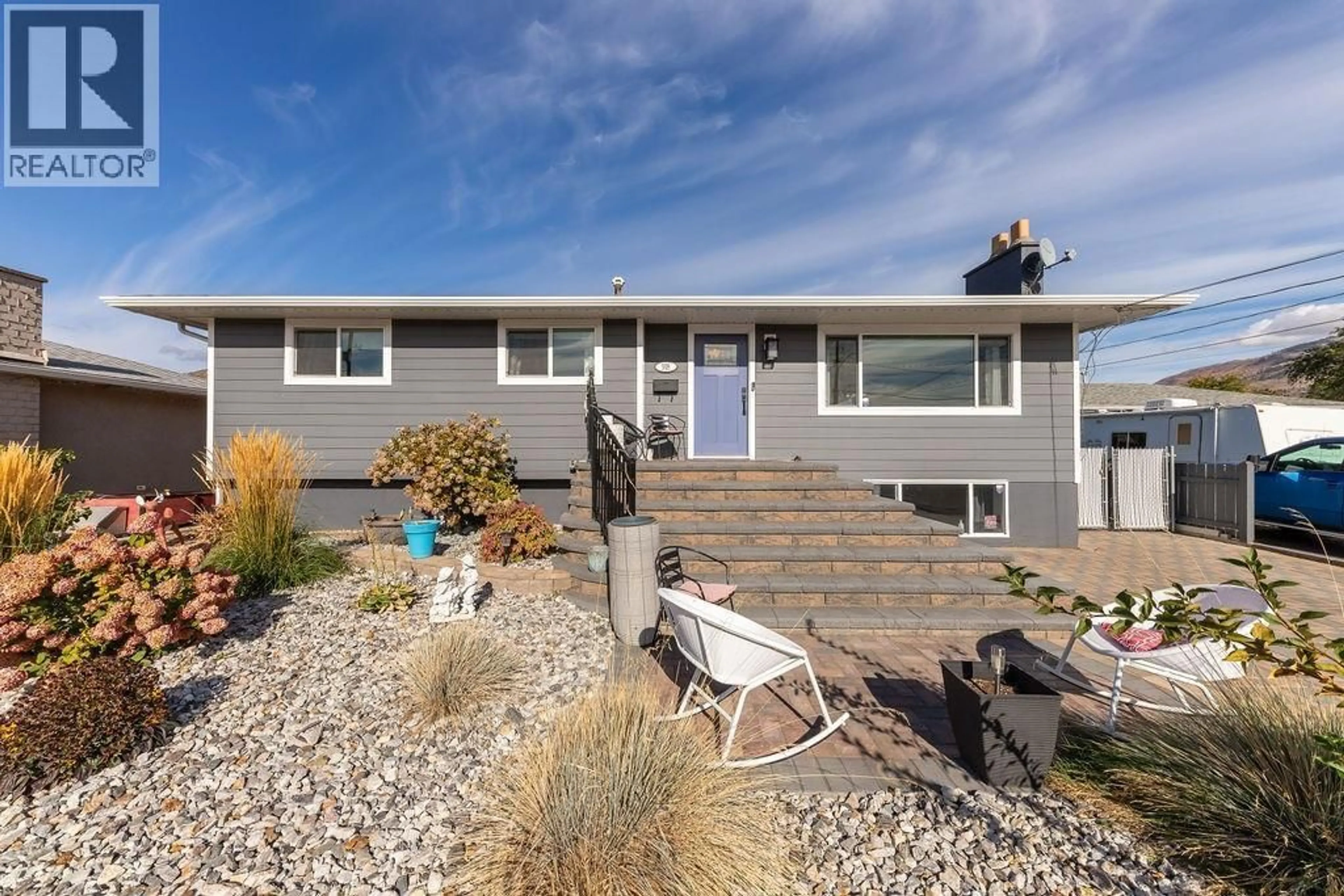 Home with vinyl exterior material, street for 918 CRANBROOK PLACE, Kamloops British Columbia V2B2A8