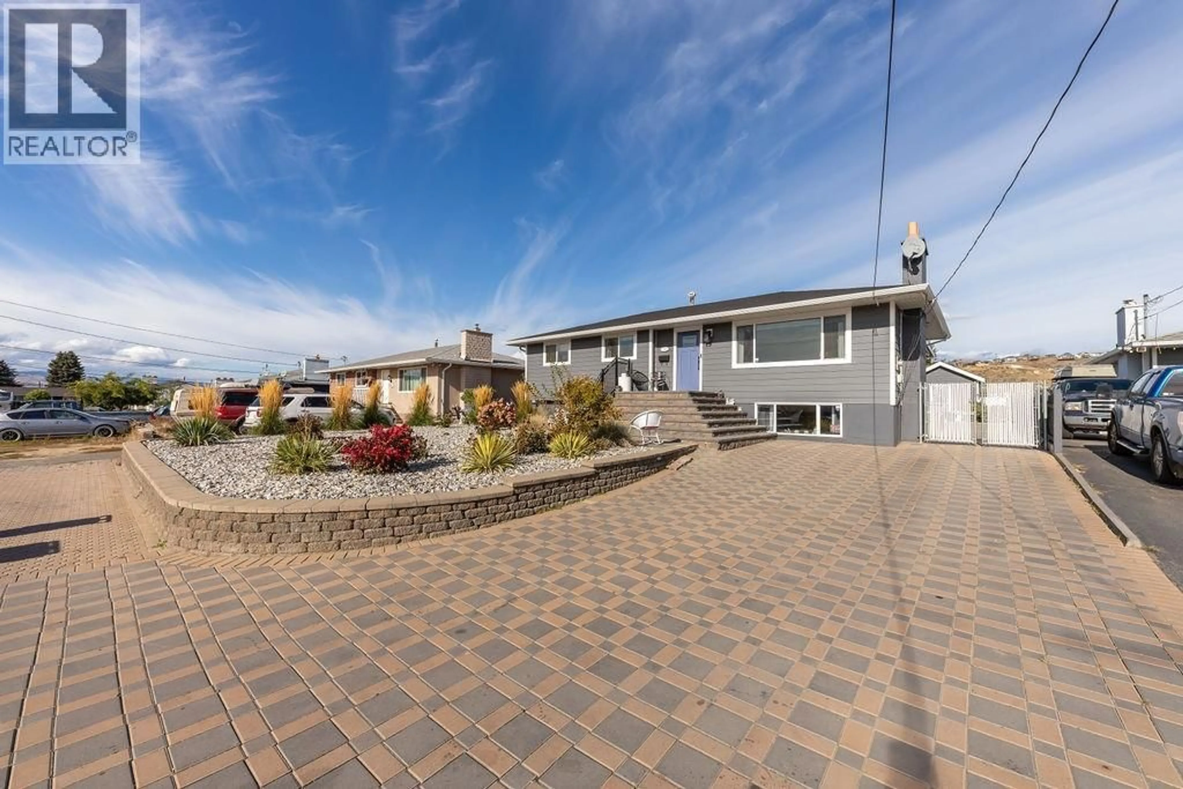 A pic from outside/outdoor area/front of a property/back of a property/a pic from drone, street for 918 CRANBROOK PLACE, Kamloops British Columbia V2B2A8