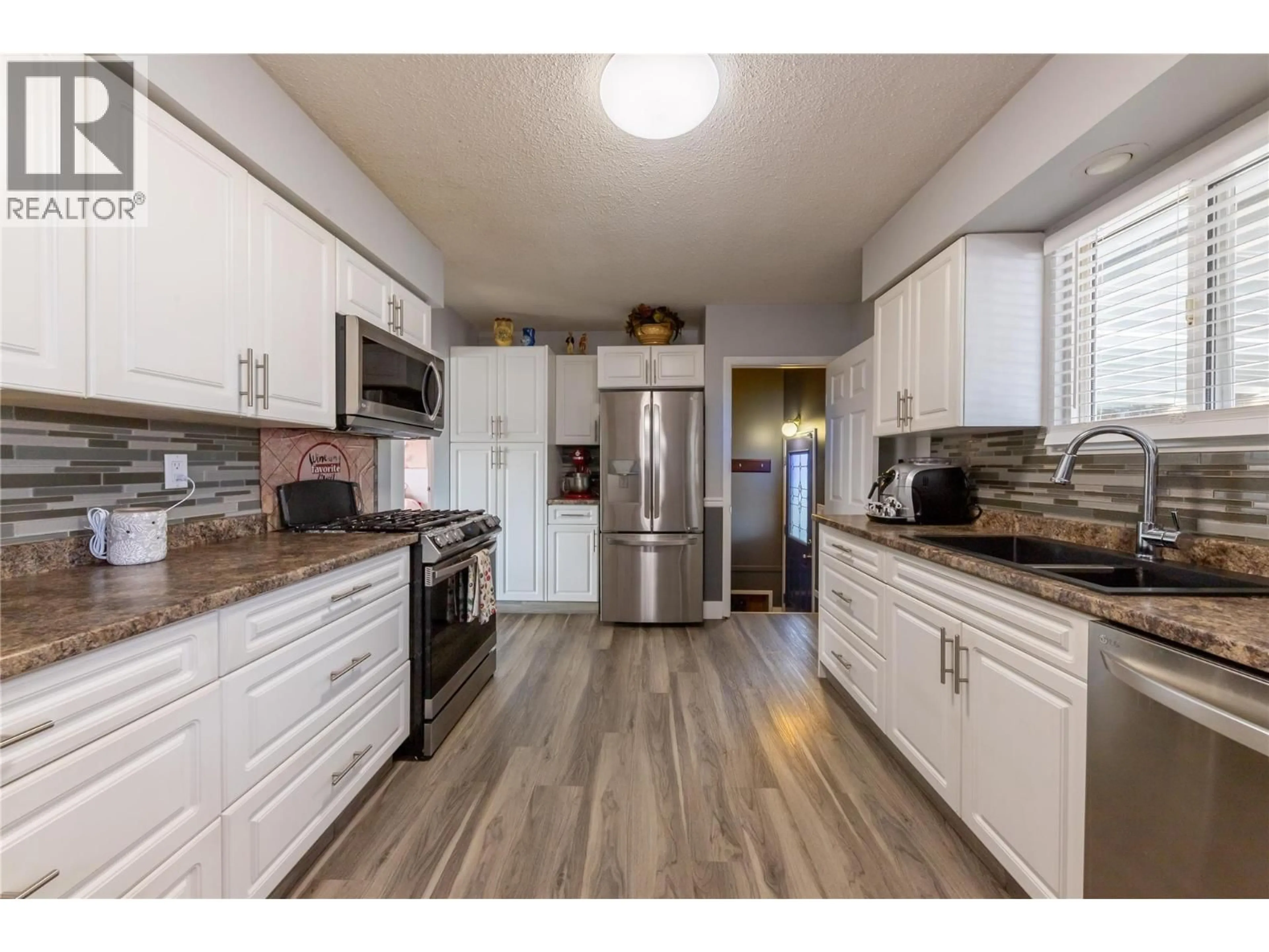 Open concept kitchen, wood/laminate floor for 918 CRANBROOK PLACE, Kamloops British Columbia V2B2A8