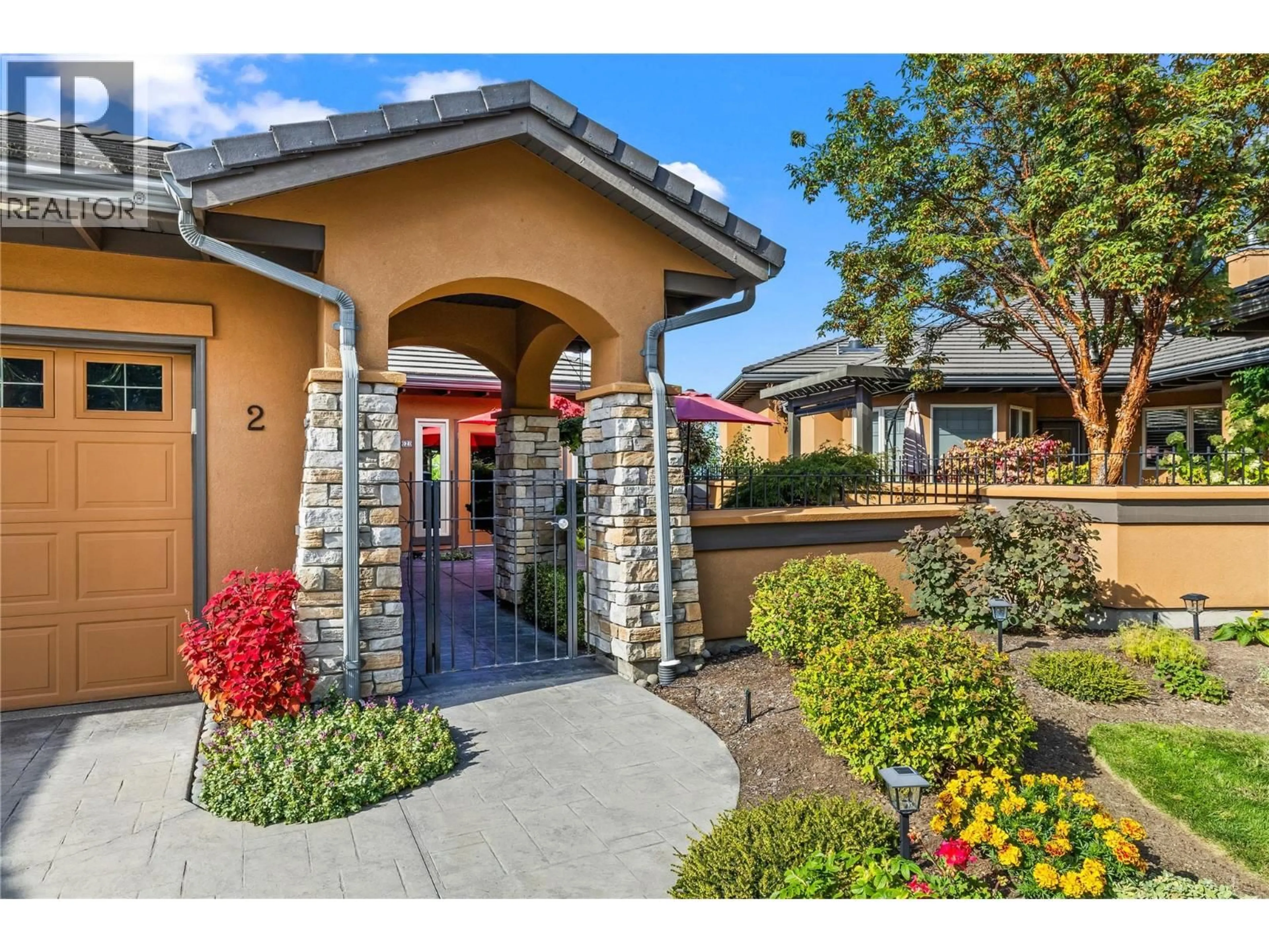 Indoor entryway for 2 - 4100 GALLAGHERS PARKLAND, Kelowna British Columbia V1W3Z8