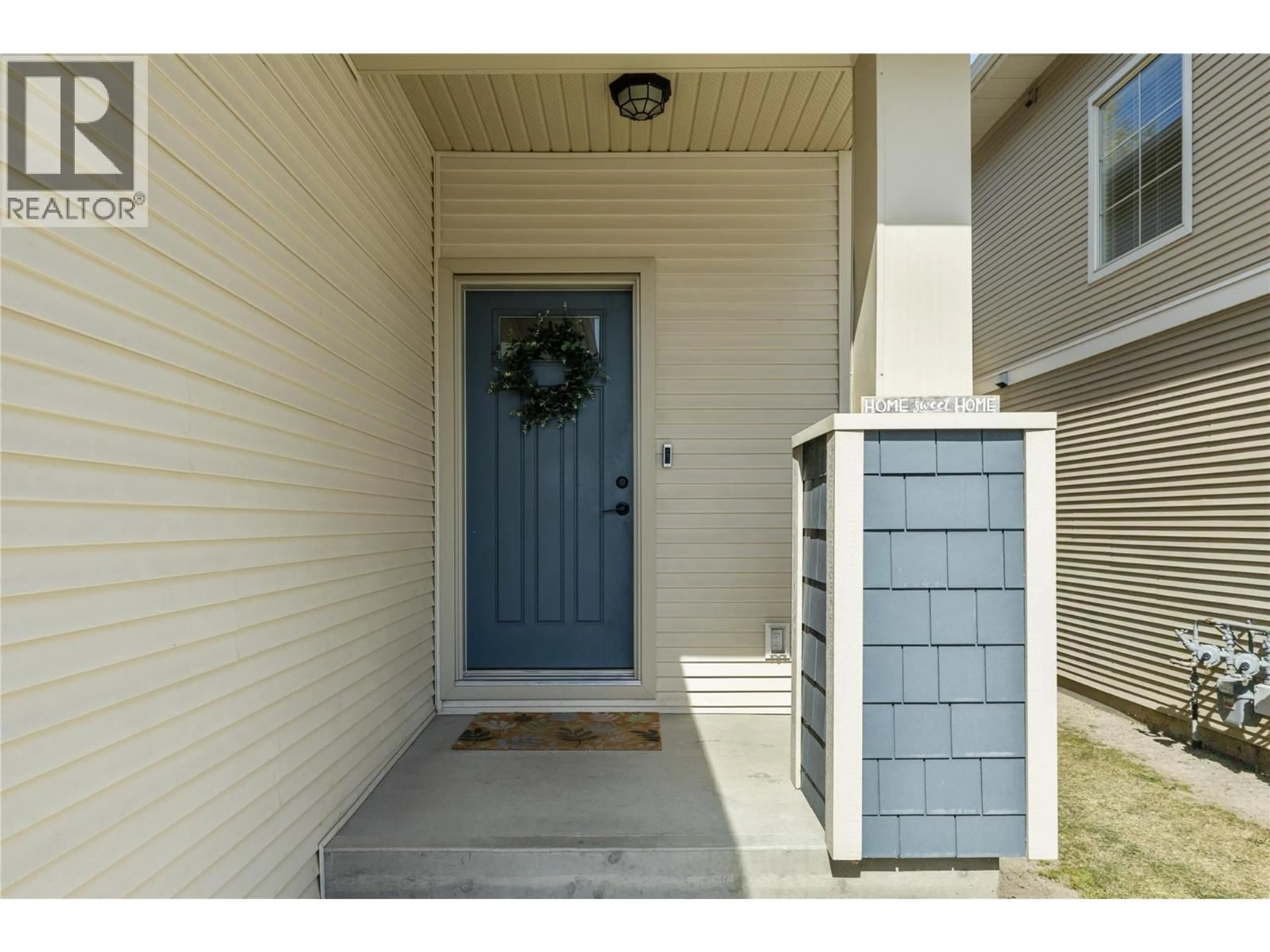 Indoor entryway for 4 - 335 GERSTMAR ROAD, Kelowna British Columbia V1X4A6