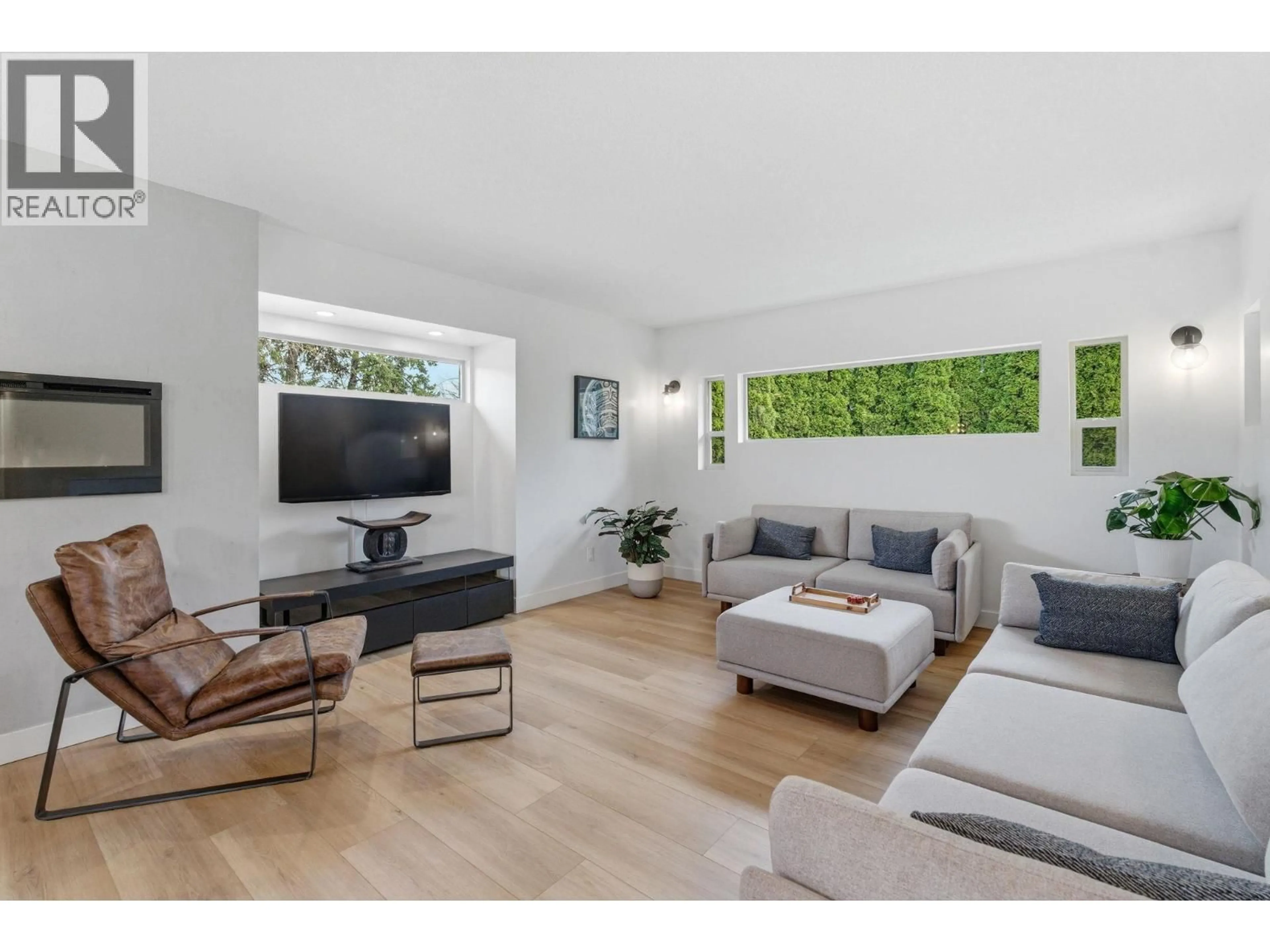 Living room with furniture, unknown for 1729 GILLARD DRIVE, Kelowna British Columbia V1Y4K2