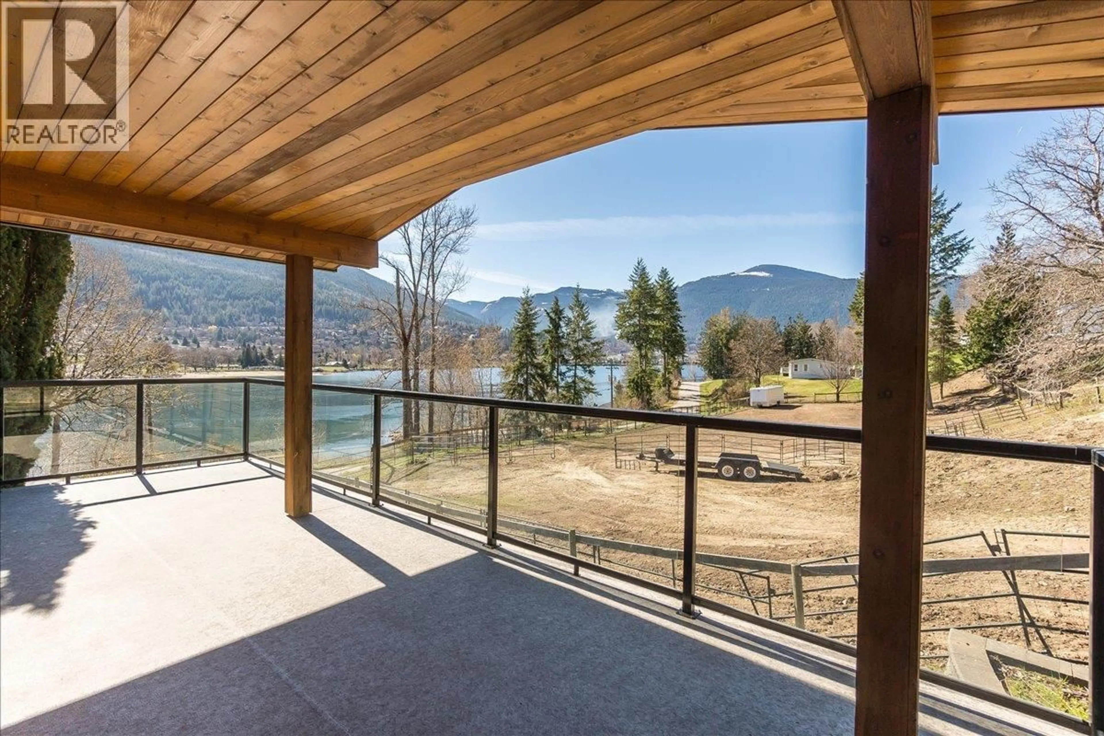 Patio, water/lake/river/ocean view for 633 JORGENSEN ROAD, Nelson British Columbia V1L5P4