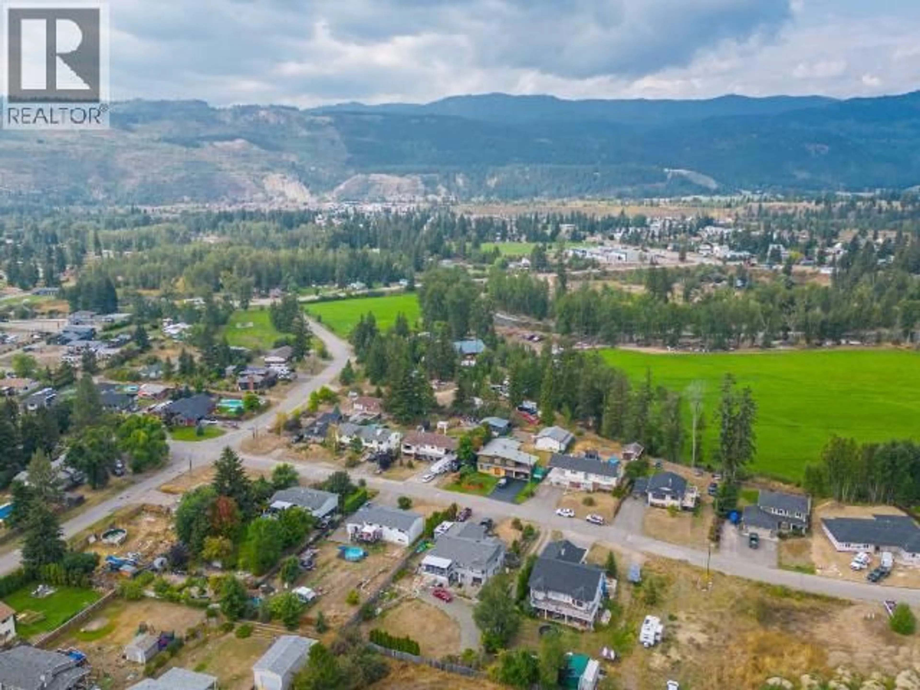 A pic from outside/outdoor area/front of a property/back of a property/a pic from drone, mountain view for 4728 SPRUCE CRESCENT, Barriere British Columbia V0E1E0