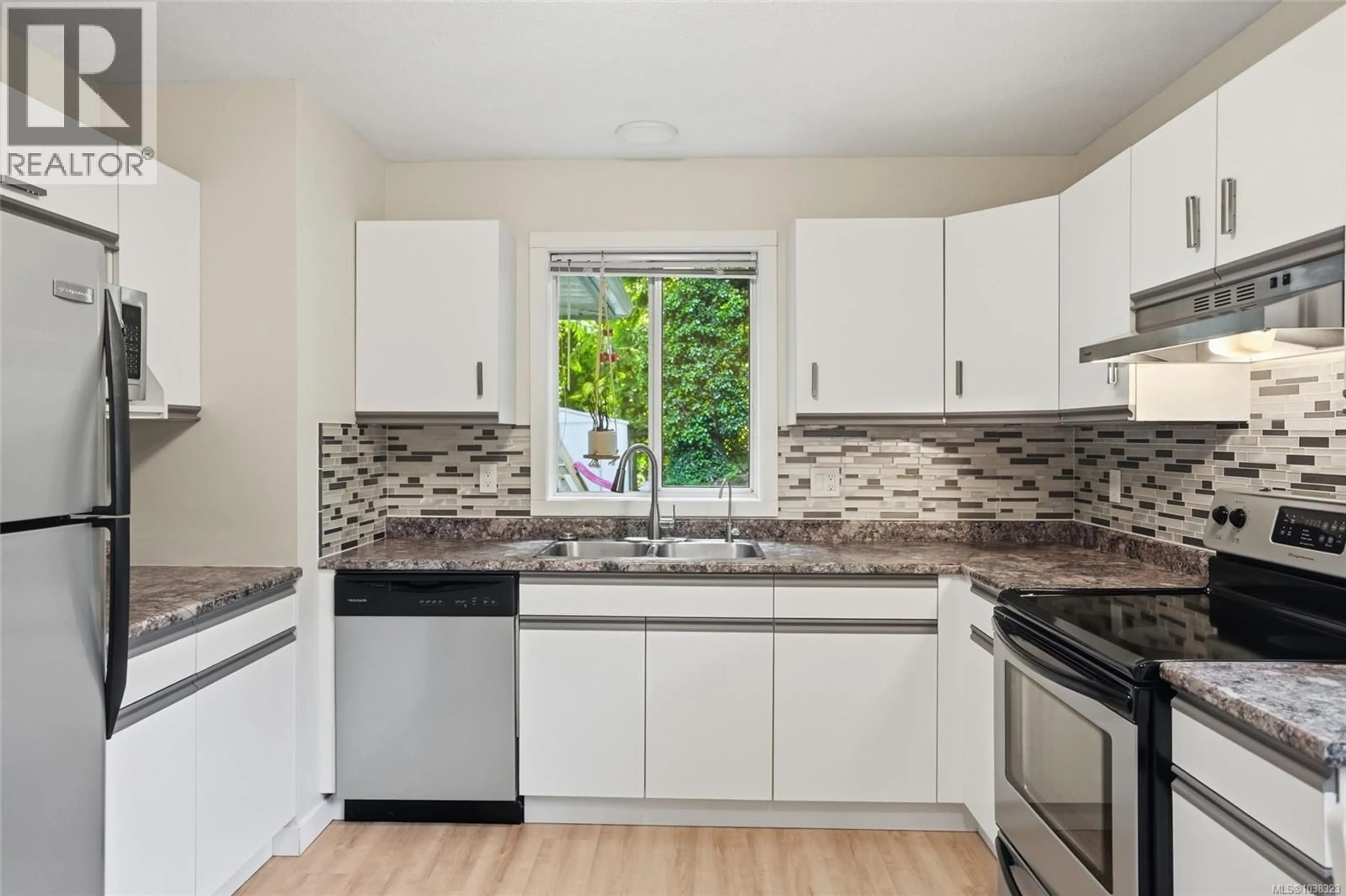 Standard kitchen, unknown for B - 184 WESTWOOD ROAD, Nanaimo British Columbia V9R6R8
