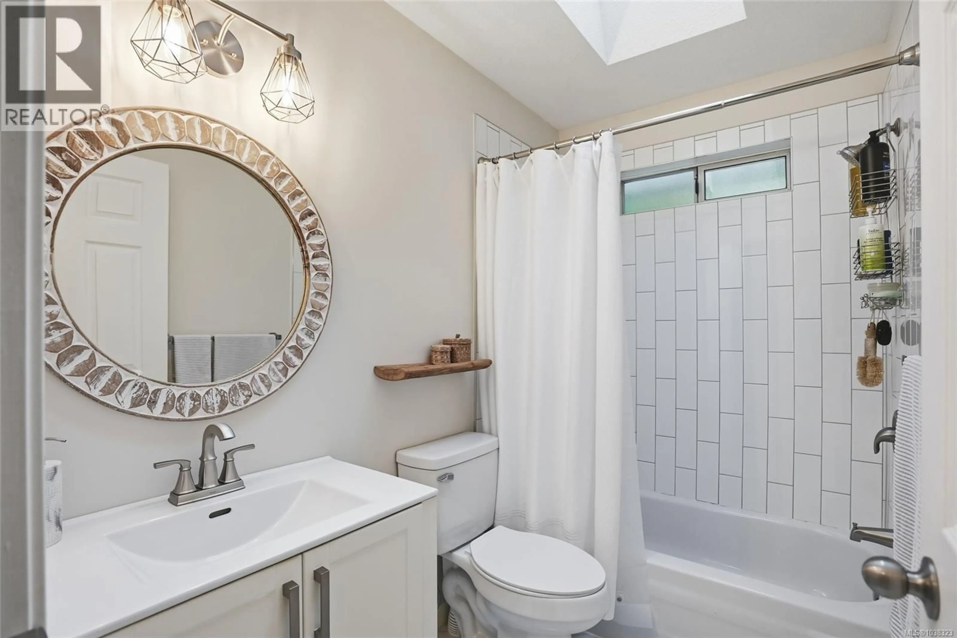 Standard bathroom, ceramic/tile floor for B - 184 WESTWOOD ROAD, Nanaimo British Columbia V9R6R8