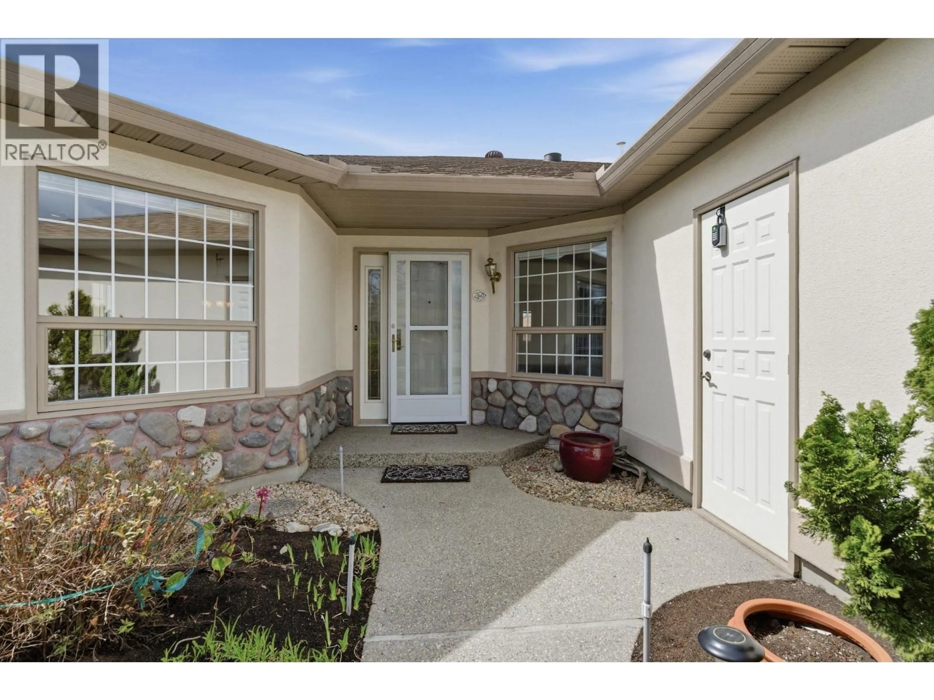 Indoor entryway for 96 - 1201 CAMERON AVENUE, Kelowna British Columbia V1W3R9