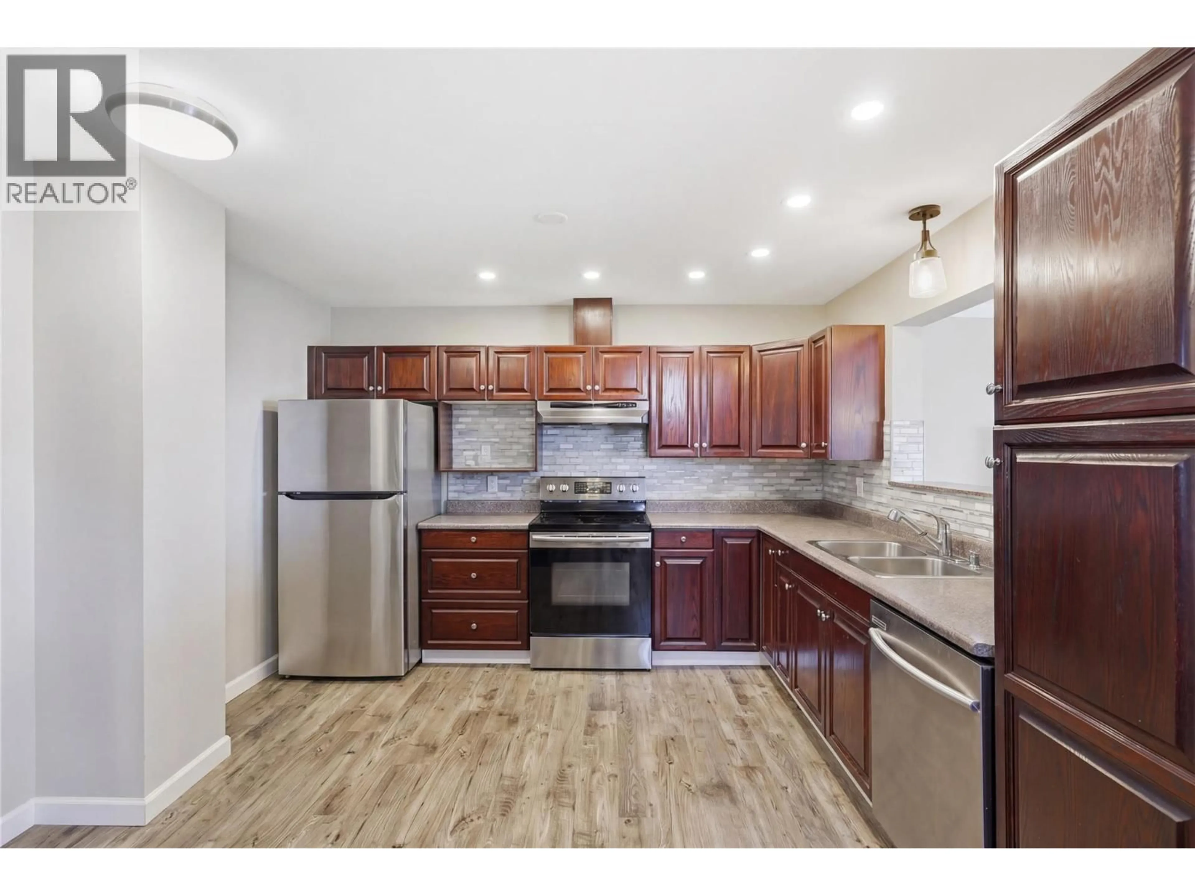 Standard kitchen, unknown for 7 - 750 DUNROBIN DRIVE, Kamloops British Columbia V1S1X3