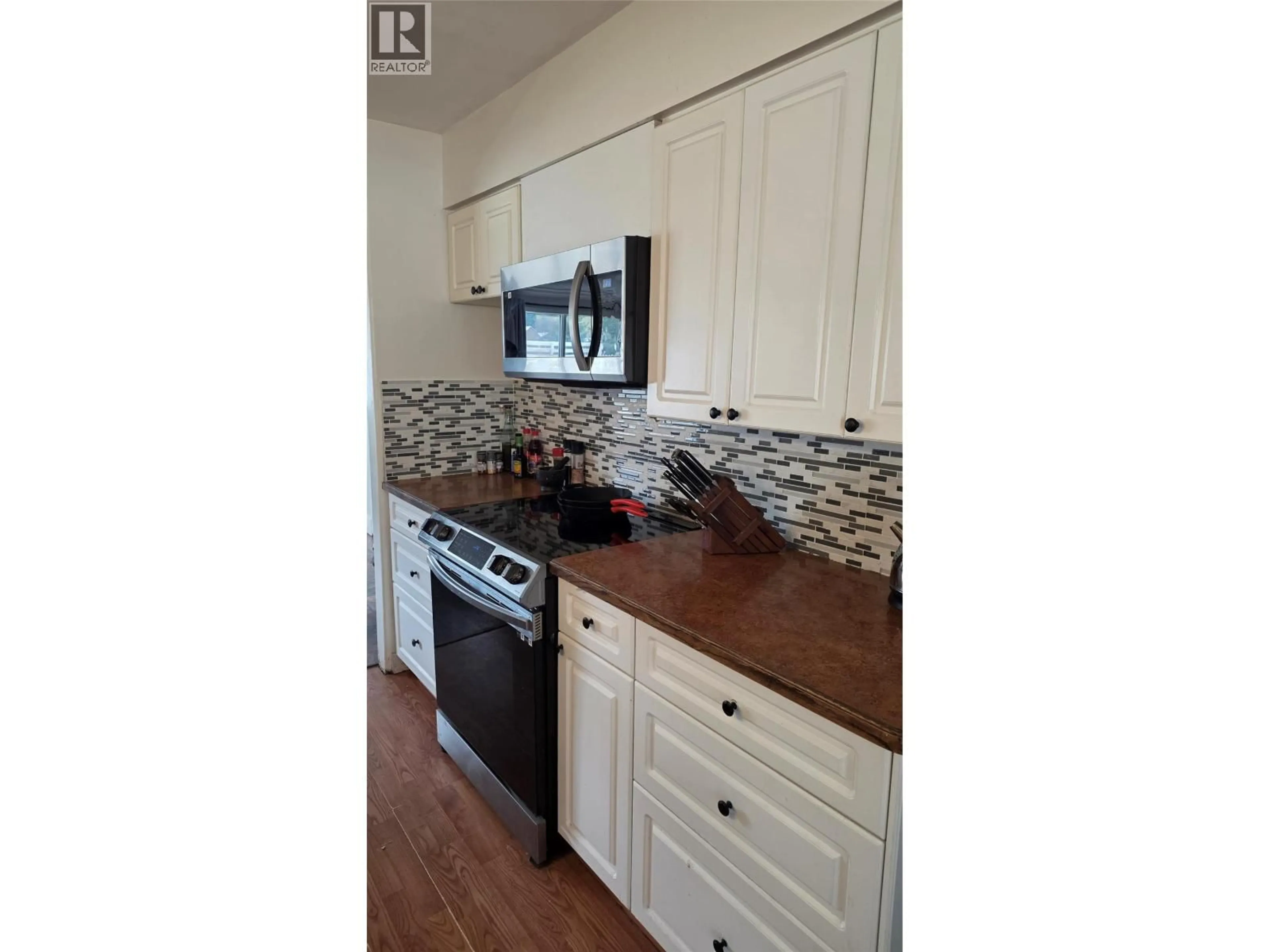 Standard kitchen, unknown for 4350 50 STREET NORTHEAST, Salmon Arm British Columbia V1E1Y5