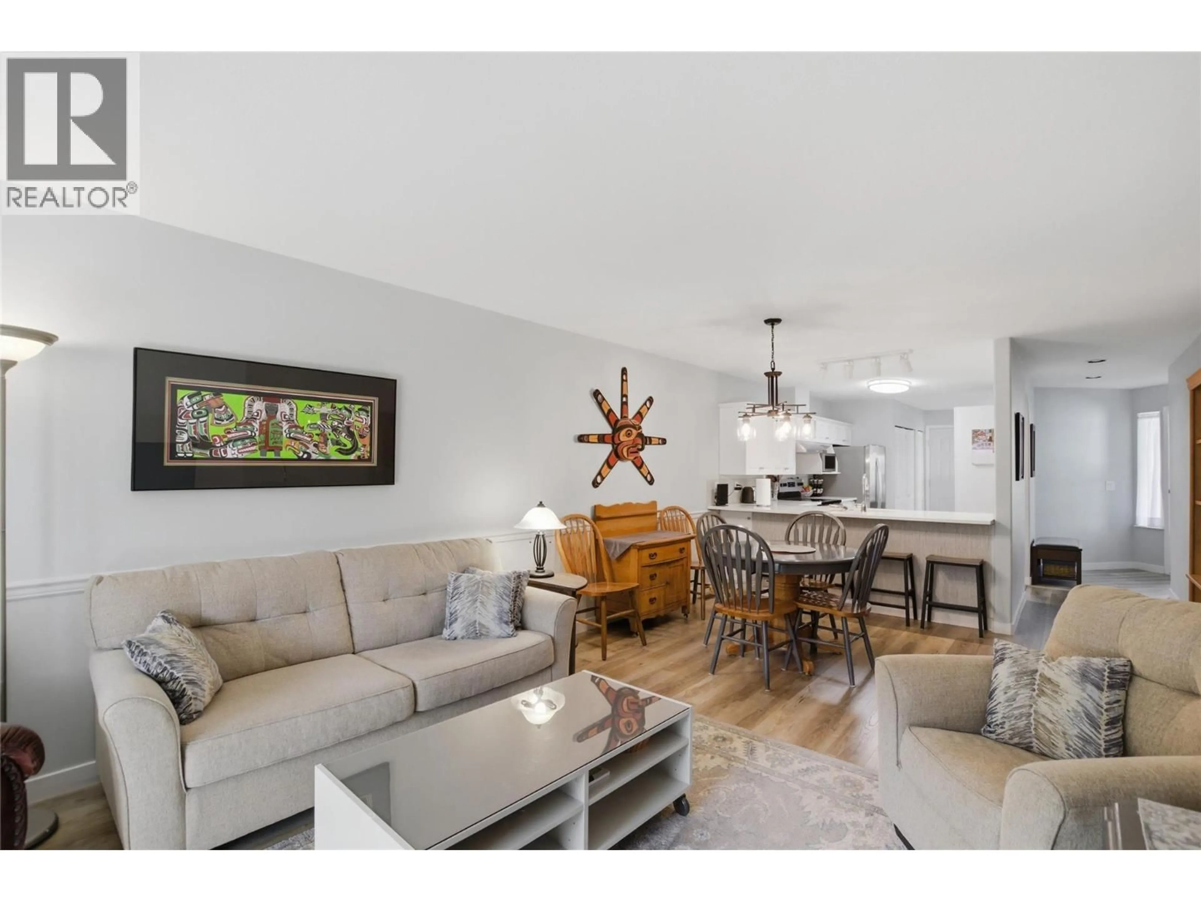 Living room with furniture, wood/laminate floor for 2 - 807 RAILWAY AVENUE, Ashcroft British Columbia V0K1A0