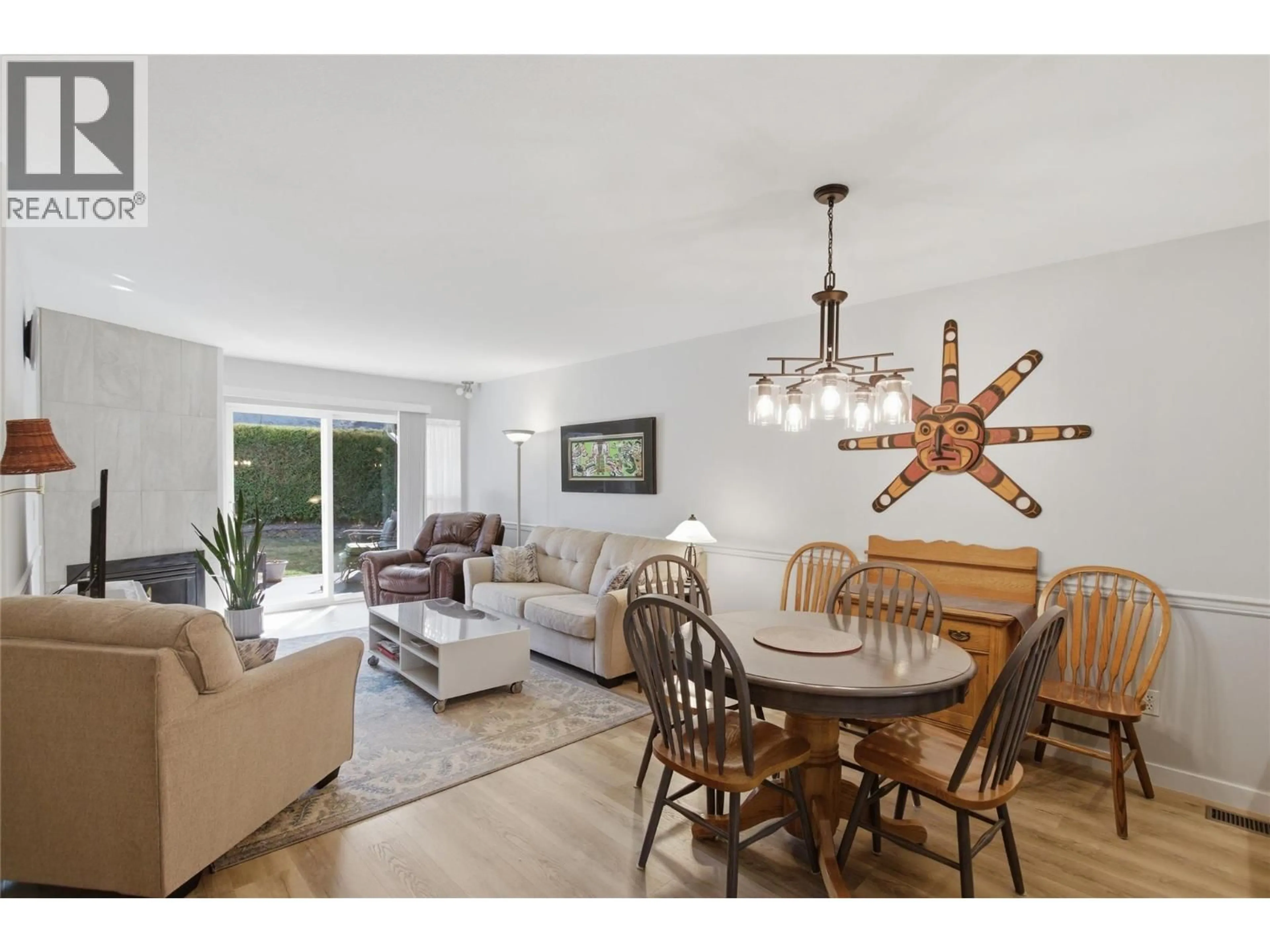 Living room with furniture, wood/laminate floor for 2 - 807 RAILWAY AVENUE, Ashcroft British Columbia V0K1A0