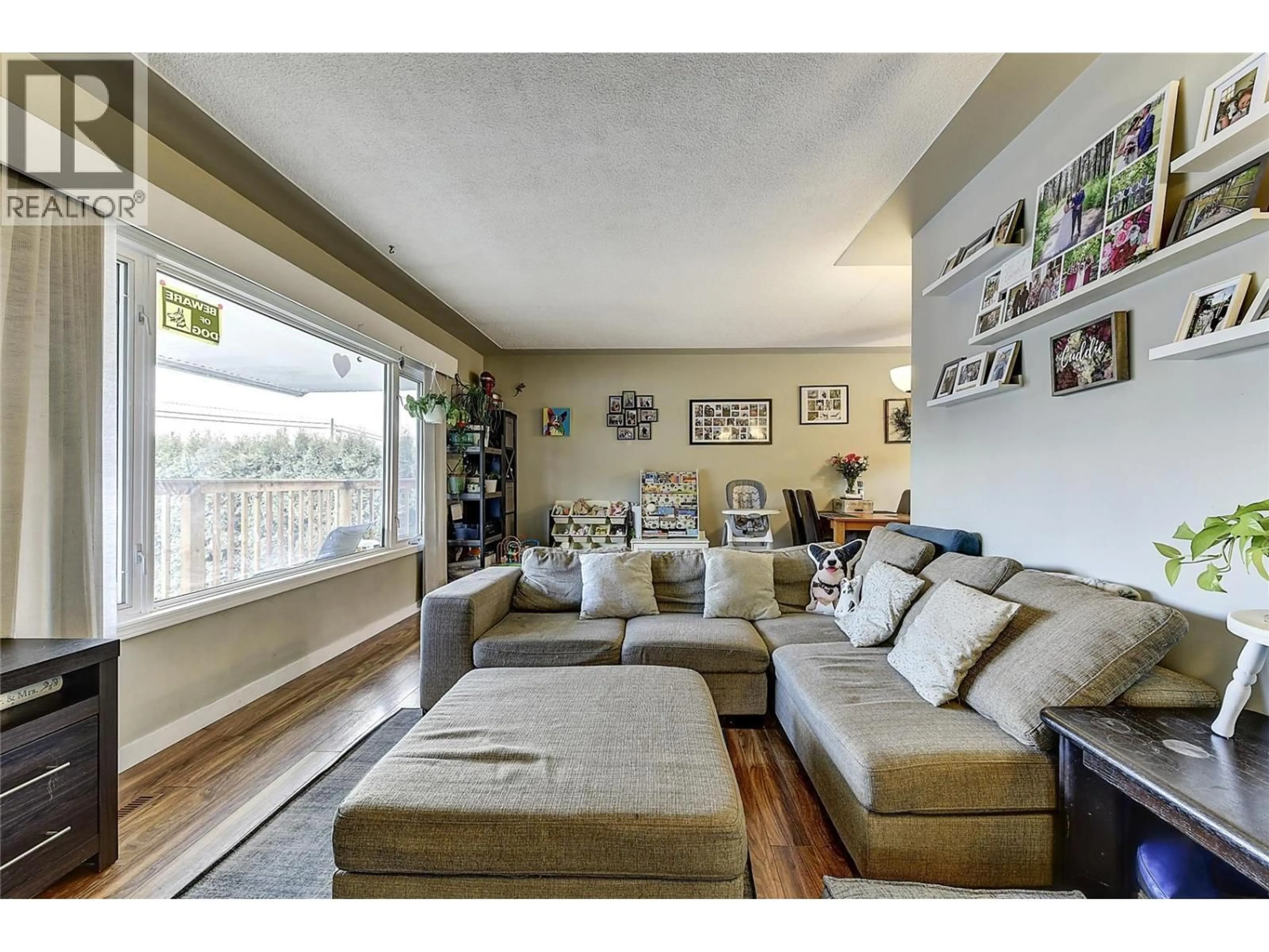 Living room with furniture, wood/laminate floor for 500 SNOWSELL STREET NORTH, Kelowna British Columbia V1V2C7