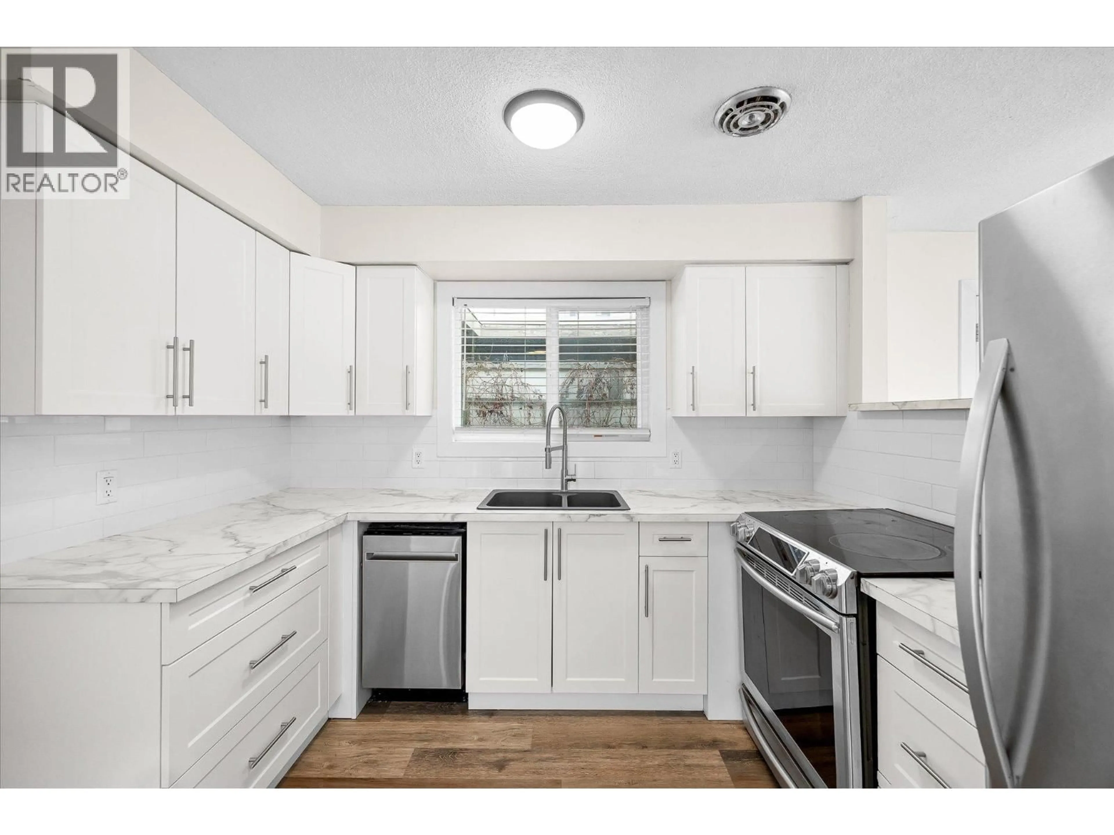 Standard kitchen, unknown for 740 RAYMER AVENUE, Kelowna British Columbia V1Y4Z8