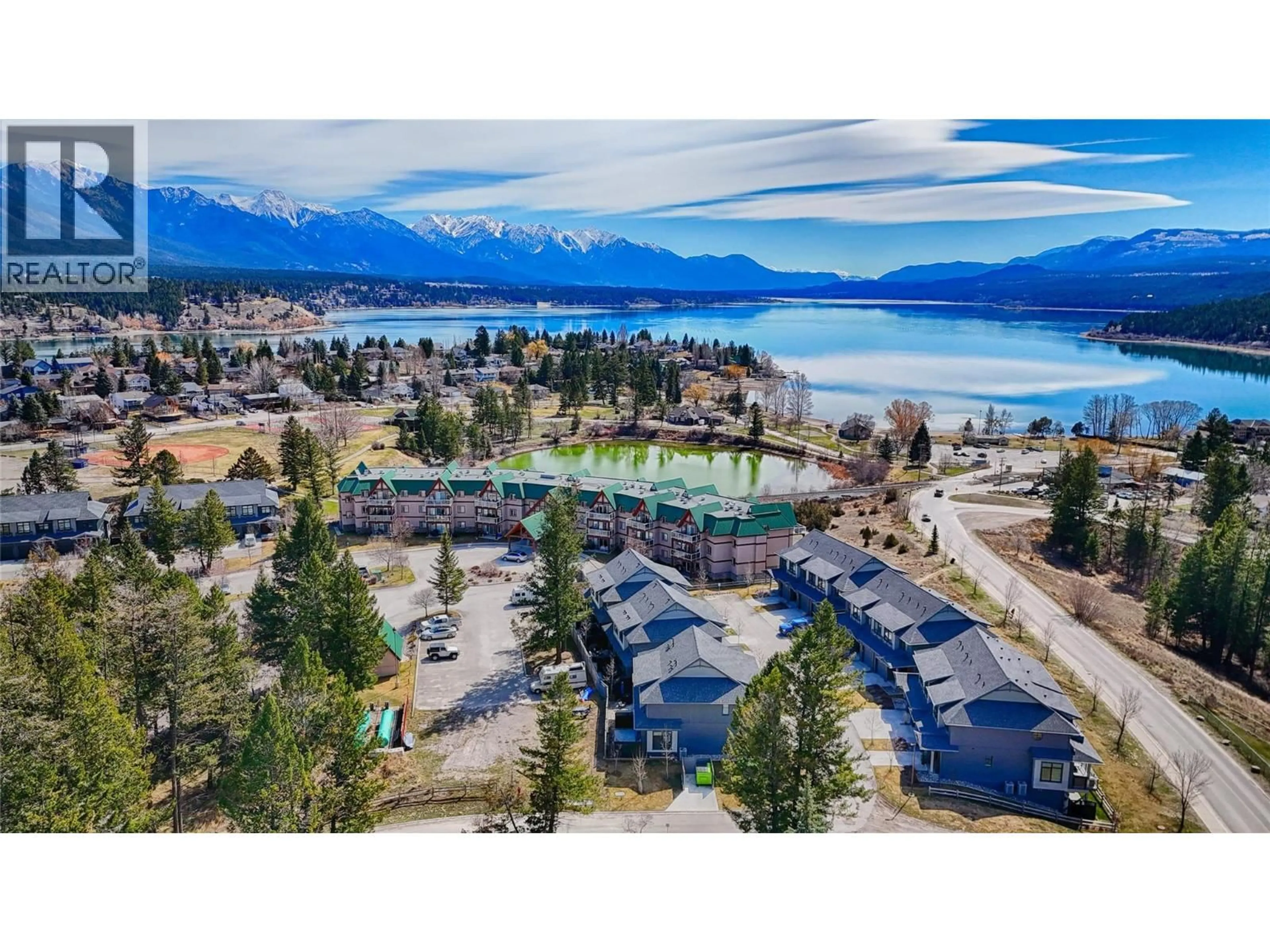 A pic from outside/outdoor area/front of a property/back of a property/a pic from drone, water/lake/river/ocean view for 12 - 703 15A CRESCENT, Invermere British Columbia V0A1K4