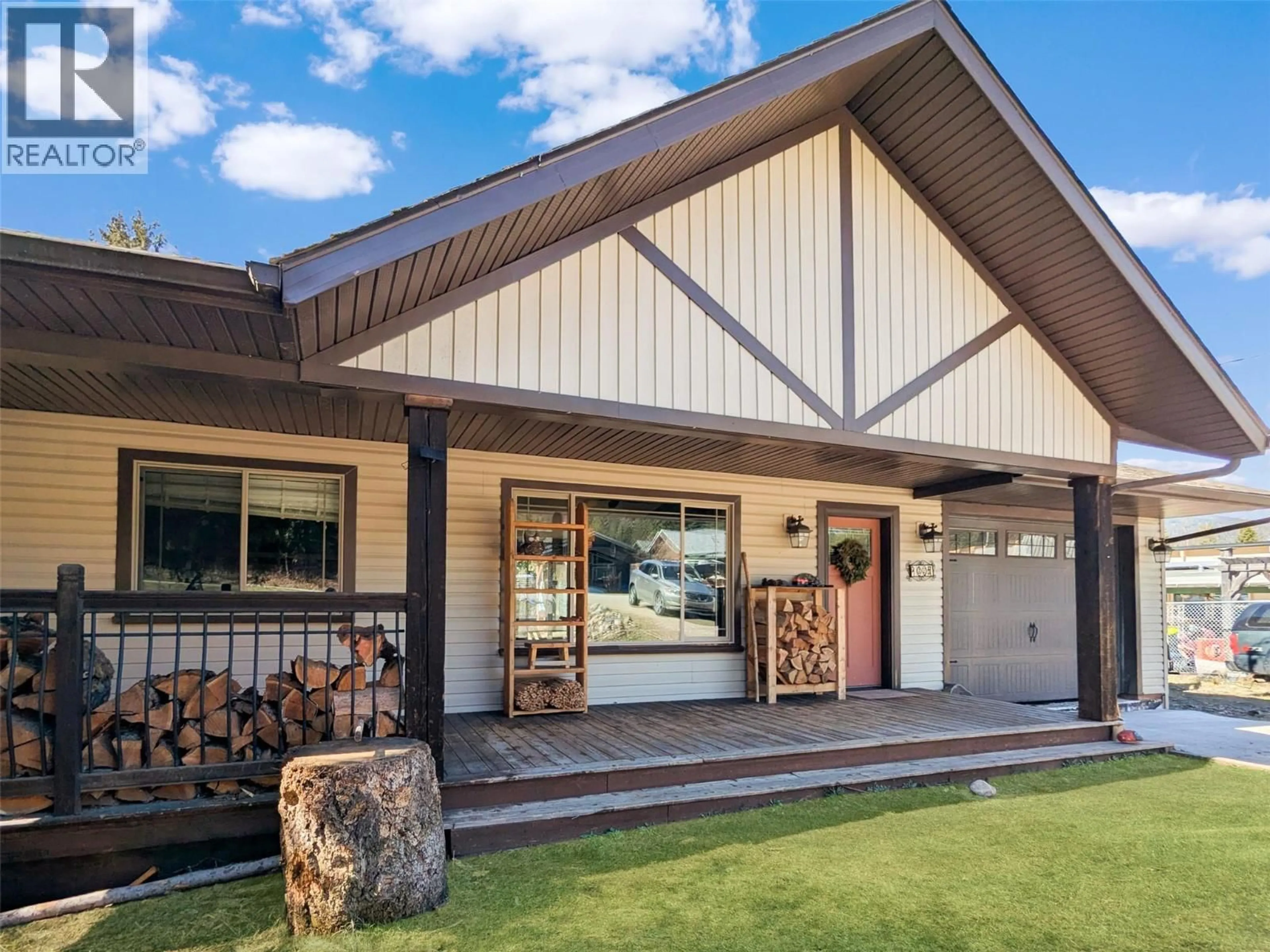 Home with vinyl exterior material, mountain view for 1007 HAROLD STREET, Slocan British Columbia V0G2C0