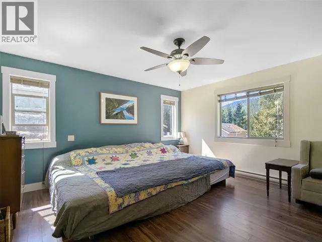 1007 HAROLD STREET, Slocan 3