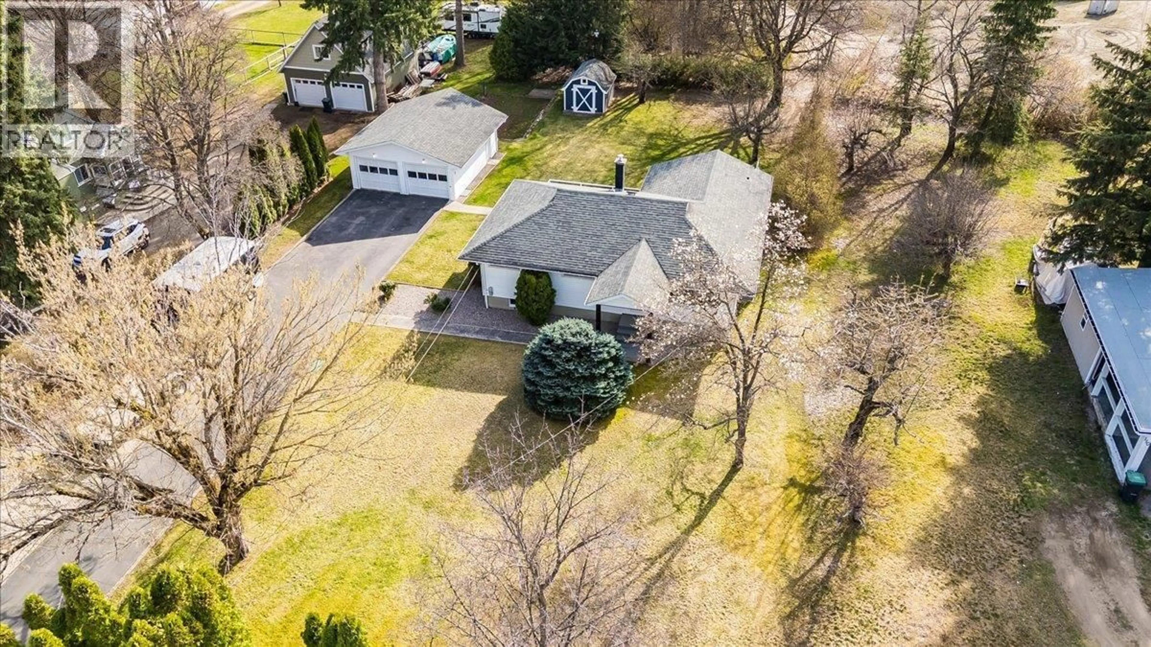 A pic from outside/outdoor area/front of a property/back of a property/a pic from drone, street for 112 100TH STREET, Castlegar British Columbia V1N3C5