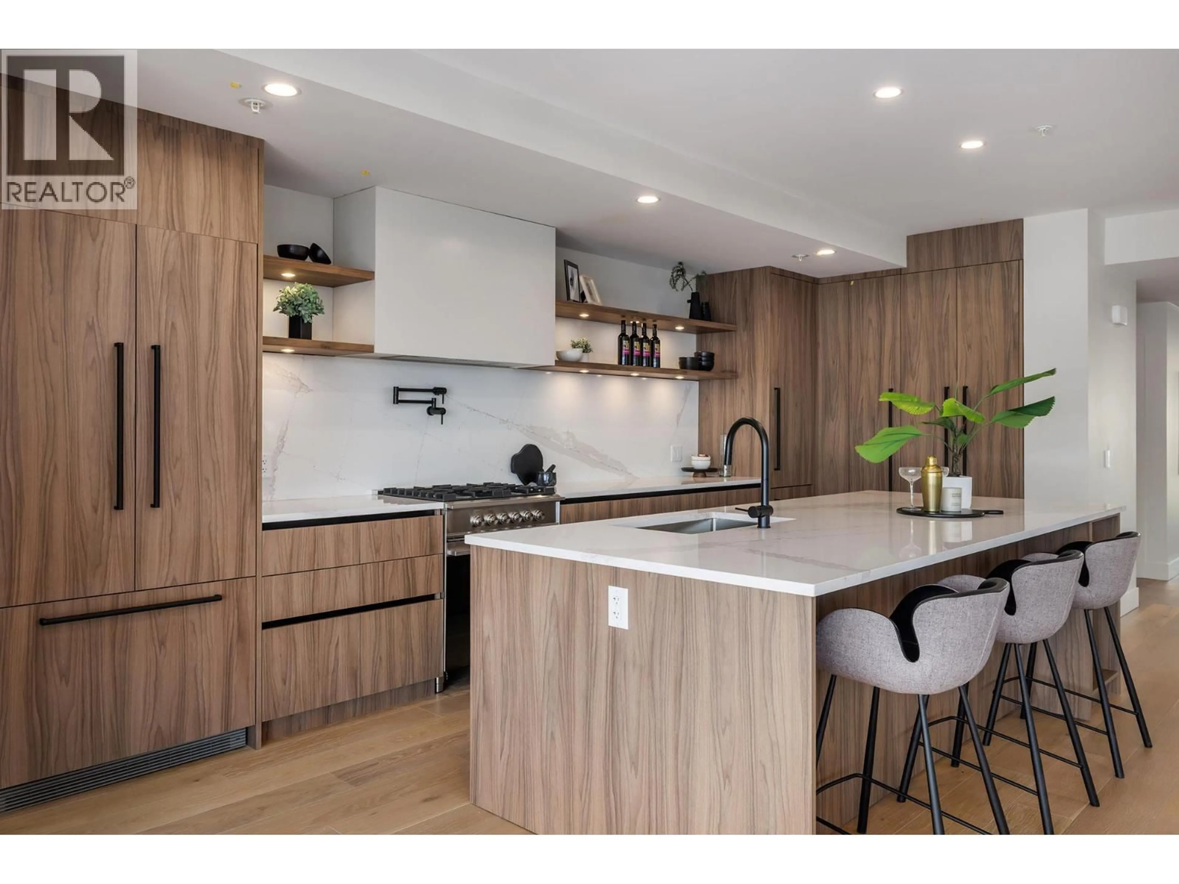 Contemporary kitchen, wood/laminate floor for 201 - 5304 BUCHANAN ROAD, Peachland British Columbia V0H1X1