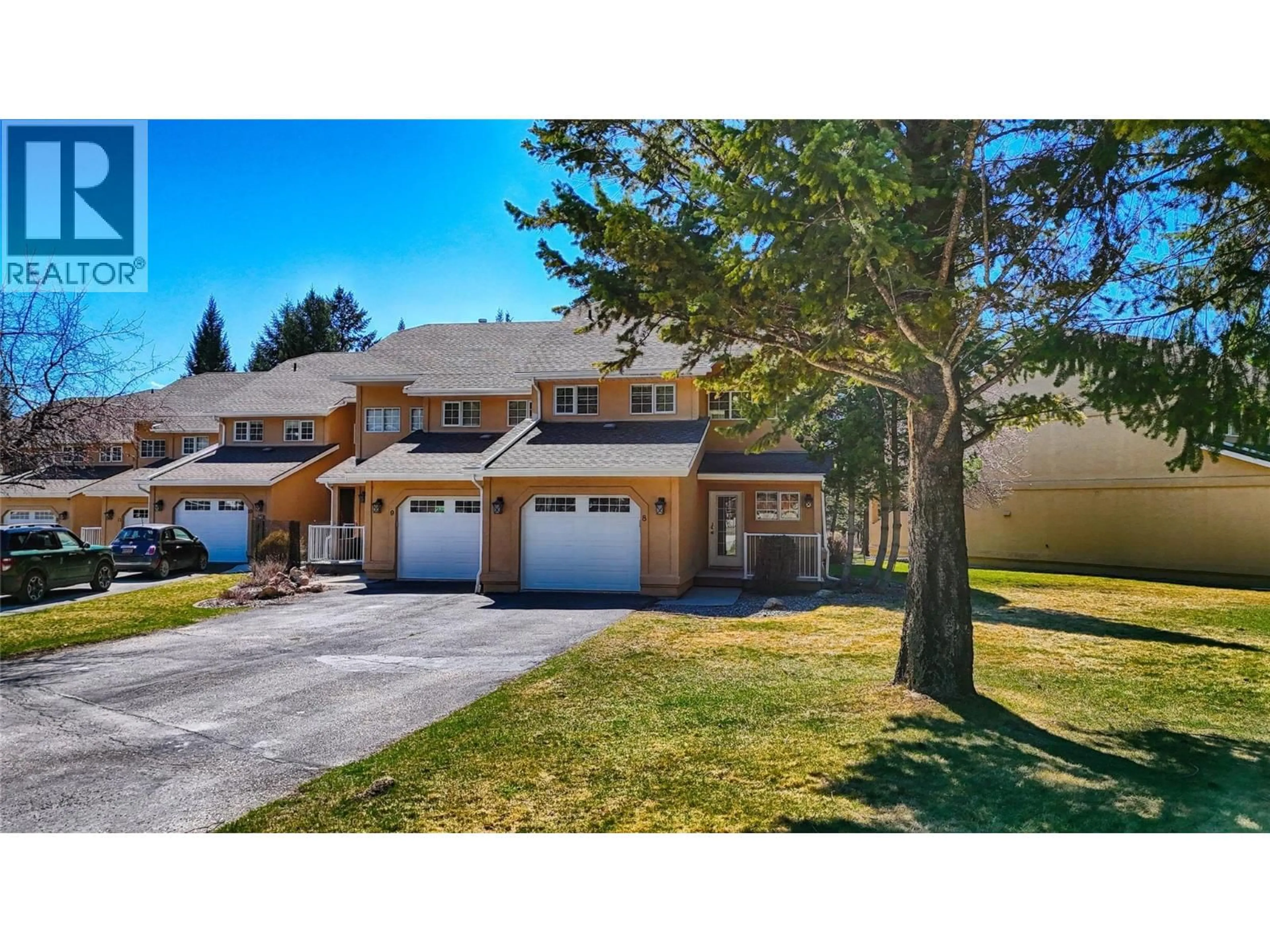 A pic from outside/outdoor area/front of a property/back of a property/a pic from drone, street for 8 - 7595 PIONEER AVENUE, Radium Hot Springs British Columbia V0A1M0