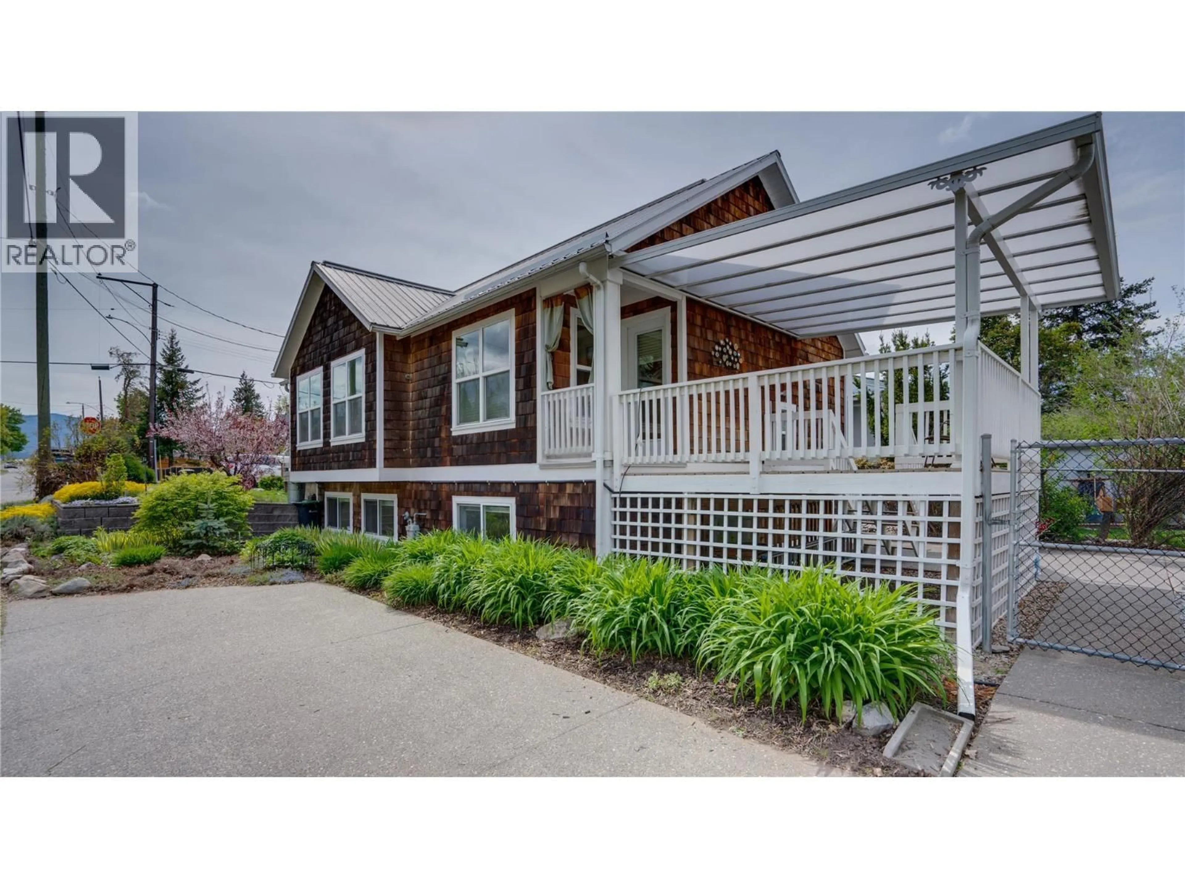 Home with vinyl exterior material, street for 3001 18 AVENUE, Vernon British Columbia V1T1C4
