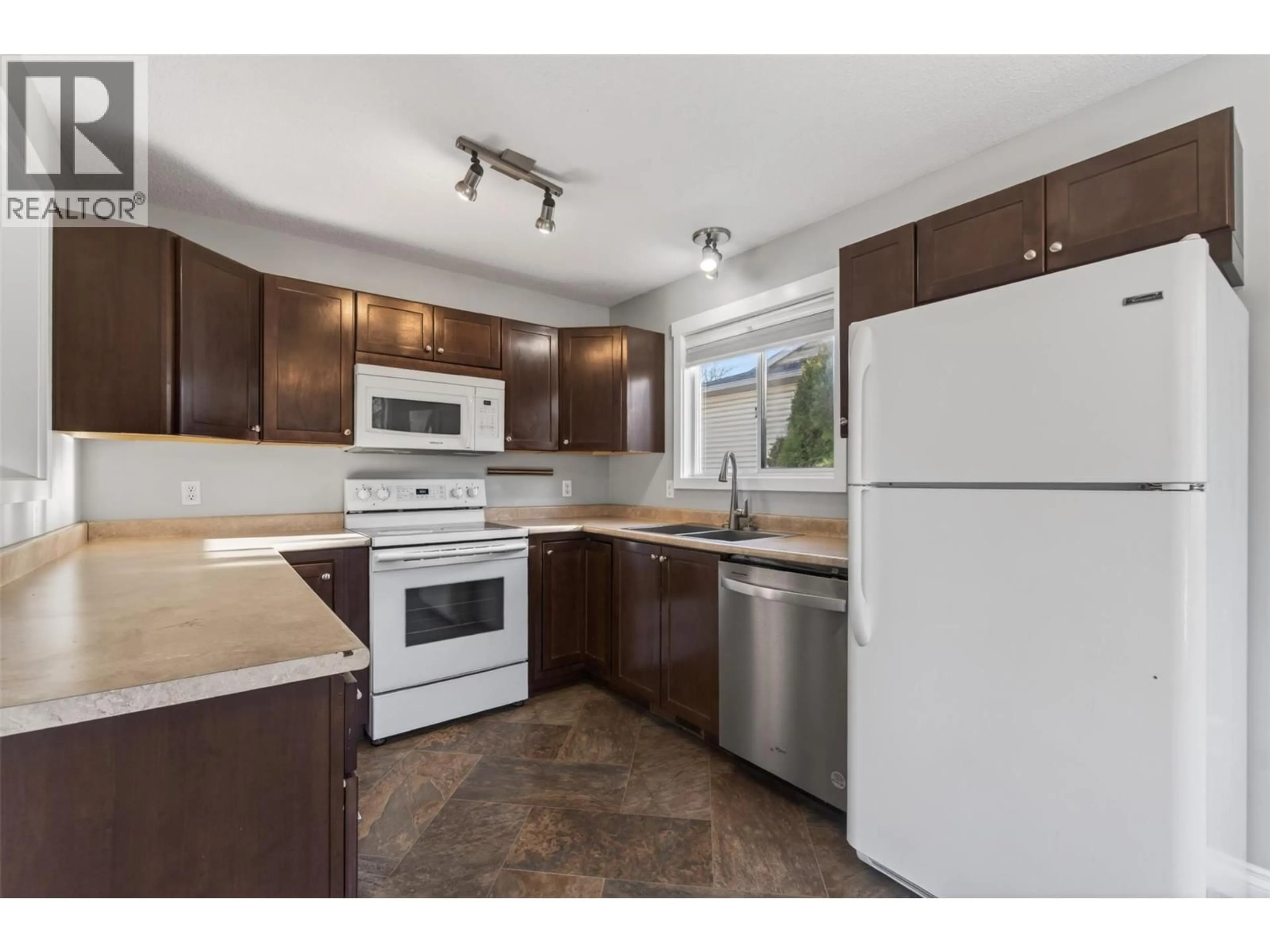 Standard kitchen, unknown for 1453 OKANAGAN AVENUE NORTHEAST, Salmon Arm British Columbia V1E1N5