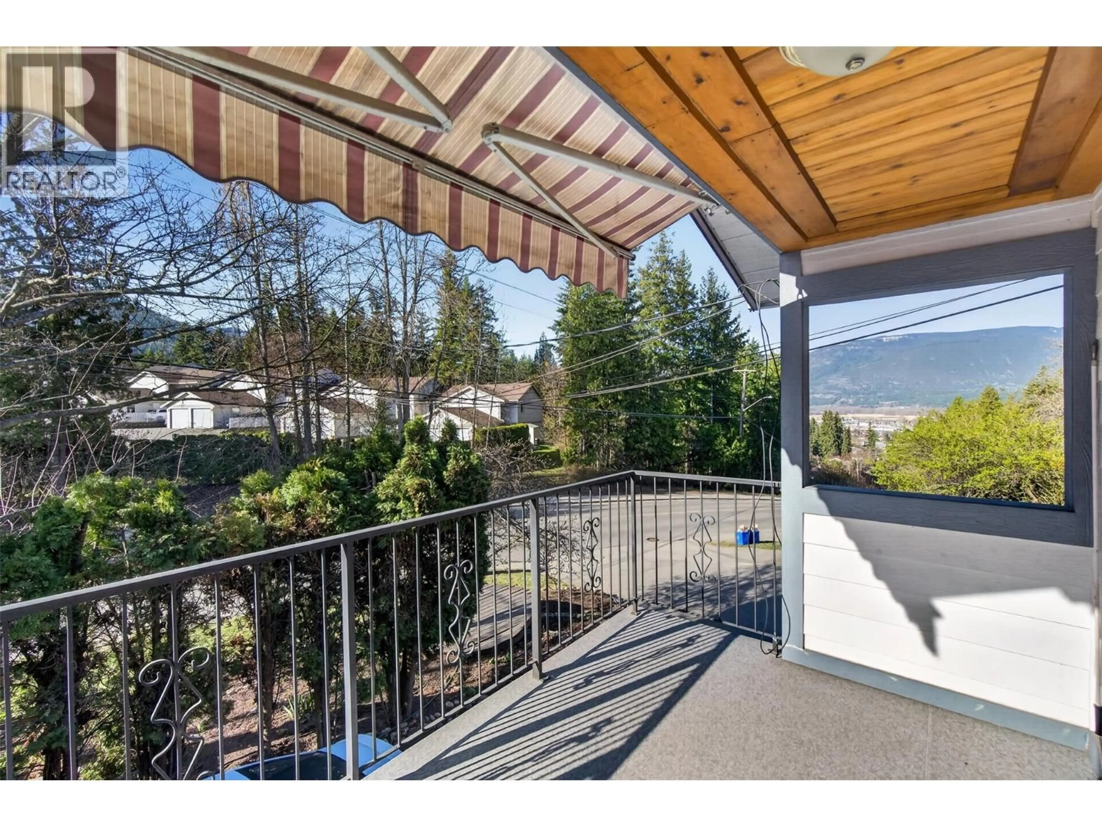 Patio, mountain view for 1453 OKANAGAN AVENUE NORTHEAST, Salmon Arm British Columbia V1E1N5